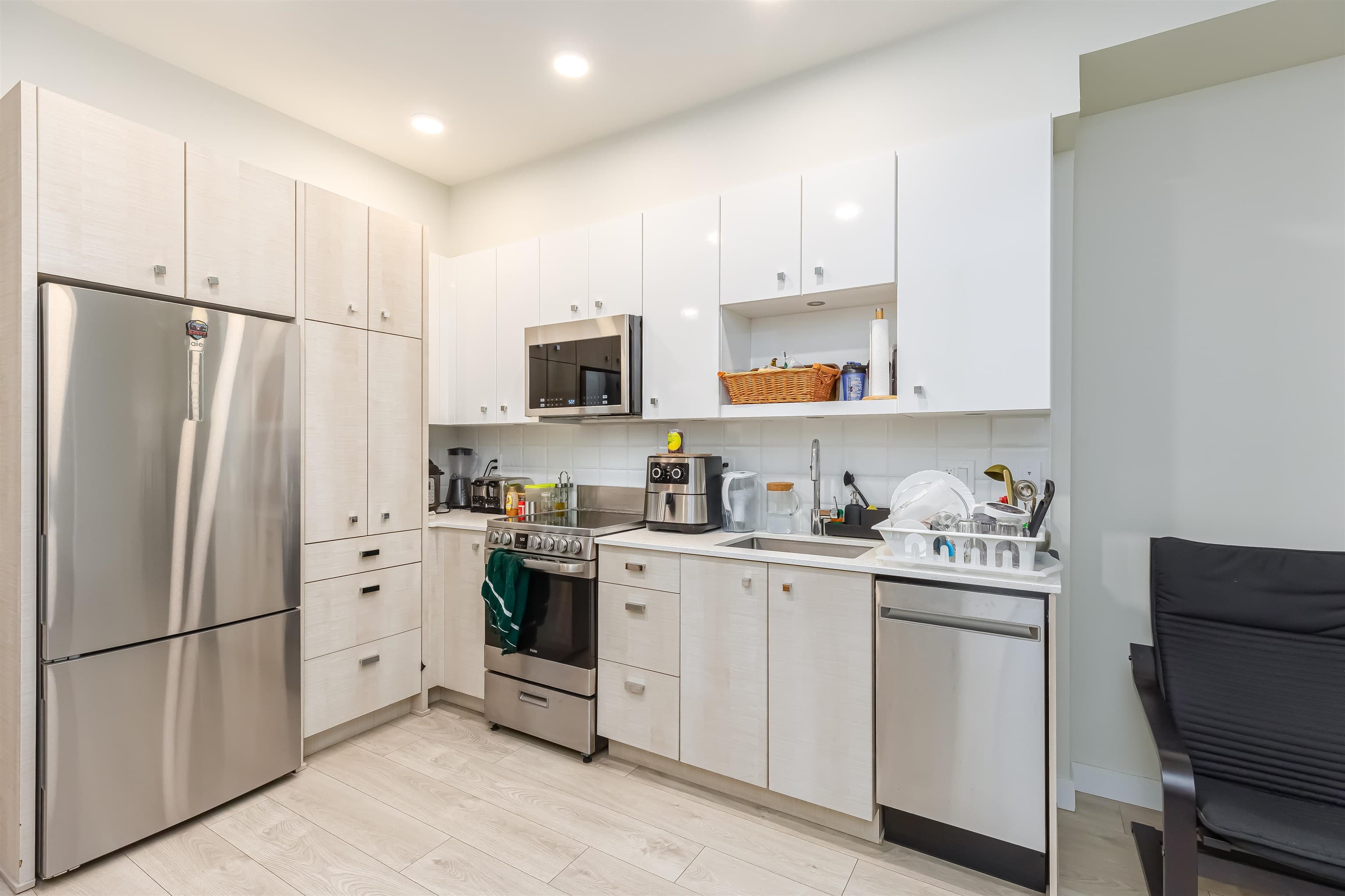 406 - 10838 Whalley Boulevard, Surrey, V3R 0G8 — photo 5