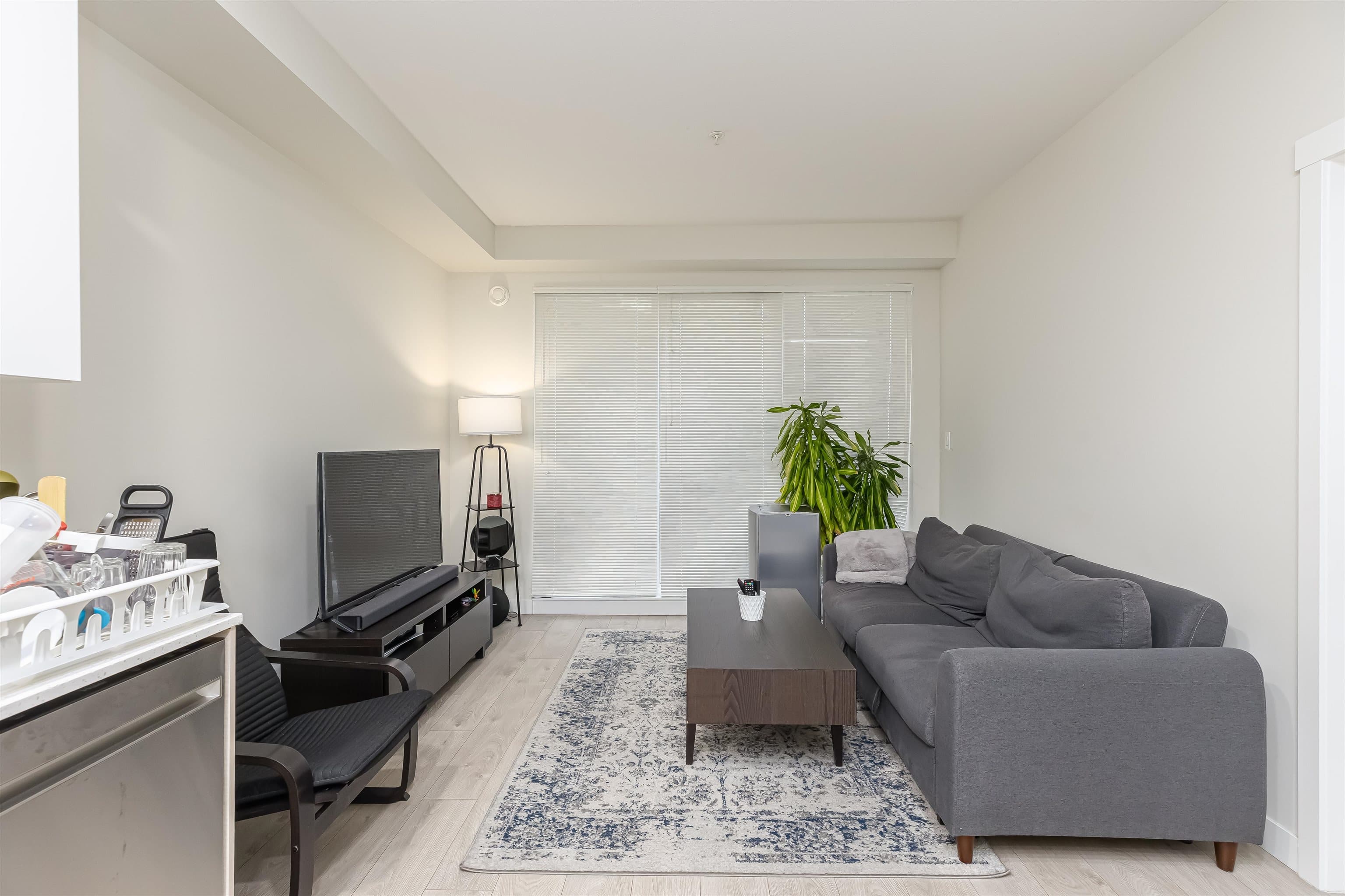 406 - 10838 Whalley Boulevard, Surrey, V3R 0G8 — photo 4