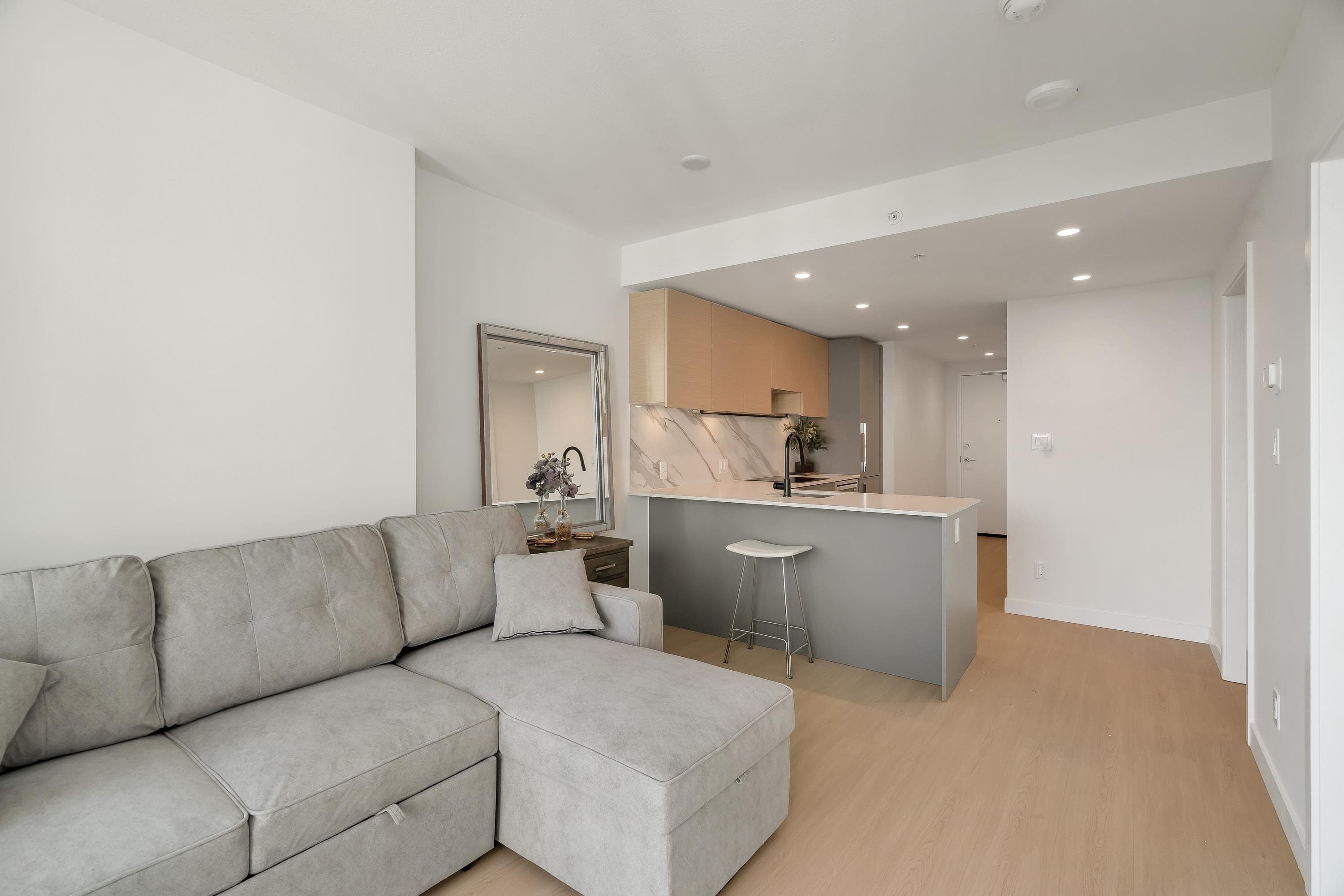 1205 - 13745 George Junction, Surrey, V3T 0V7 — photo 3