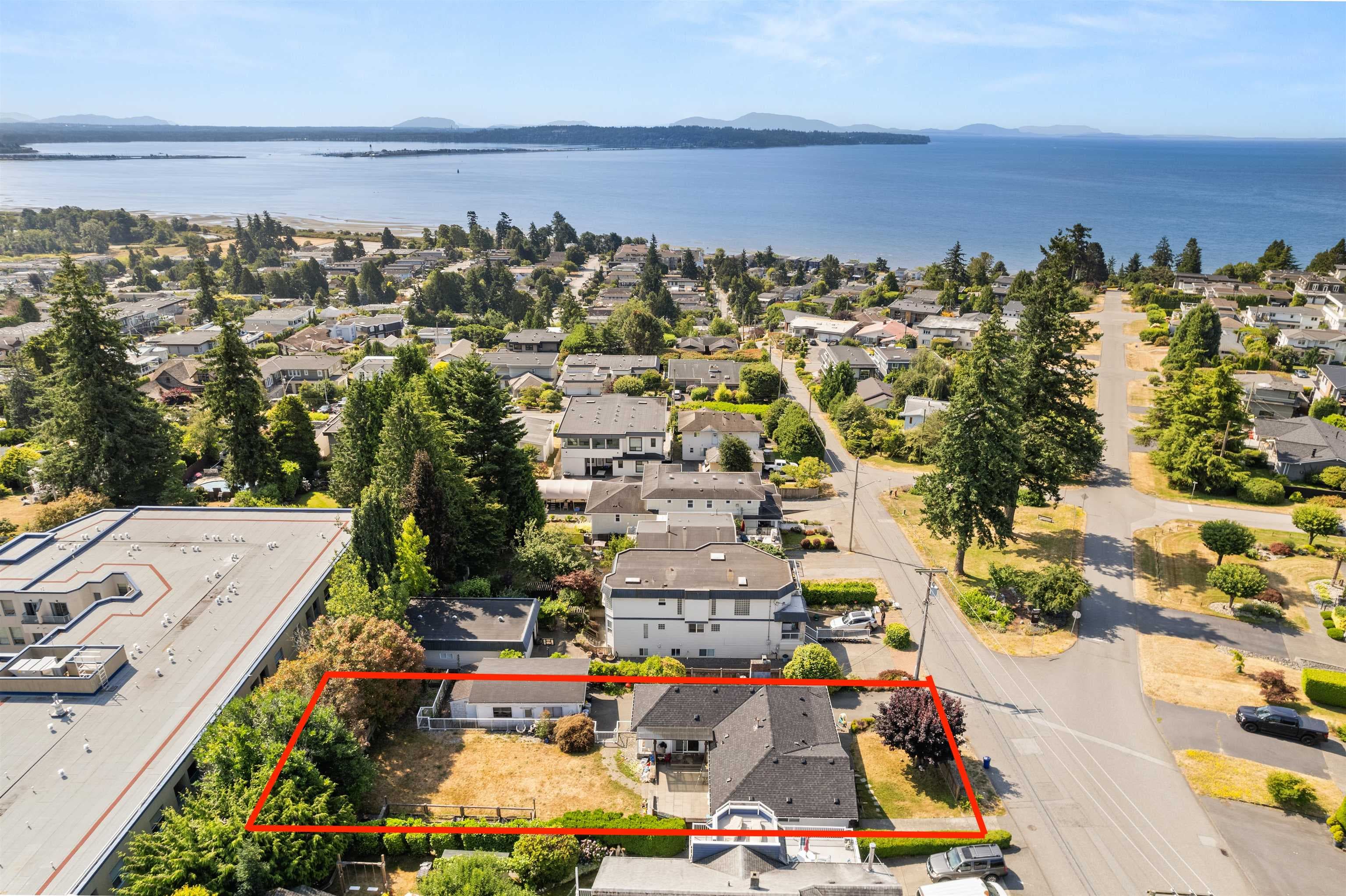 1154 Finlay Street, White Rock, V4B 4K8 — photo 1