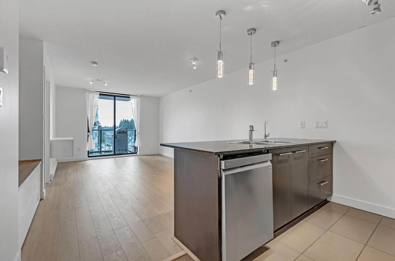 1103 - 2979 Glen Drive, Coquitlam, V3B 0B2 — photo 3