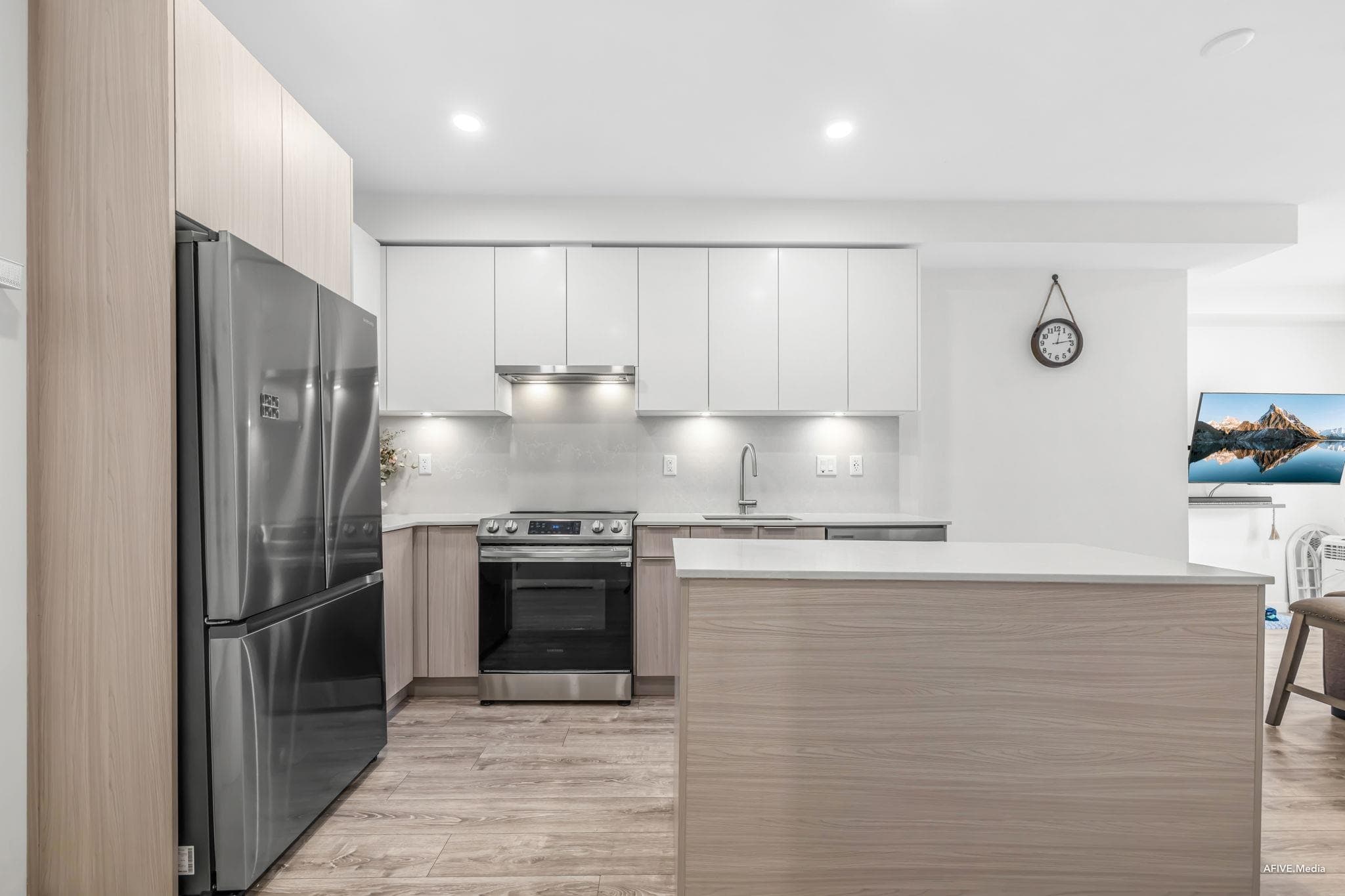 430 - 13968 Laurel Drive, Surrey, V3T 0S9 — photo 3