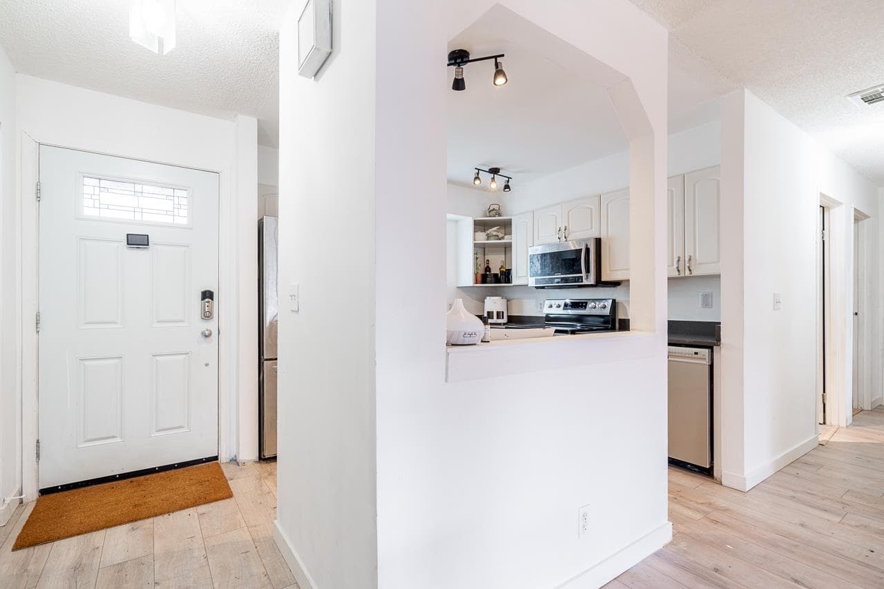 6043 W Greenside Drive, Surrey, V3S 5M8 — photo 2