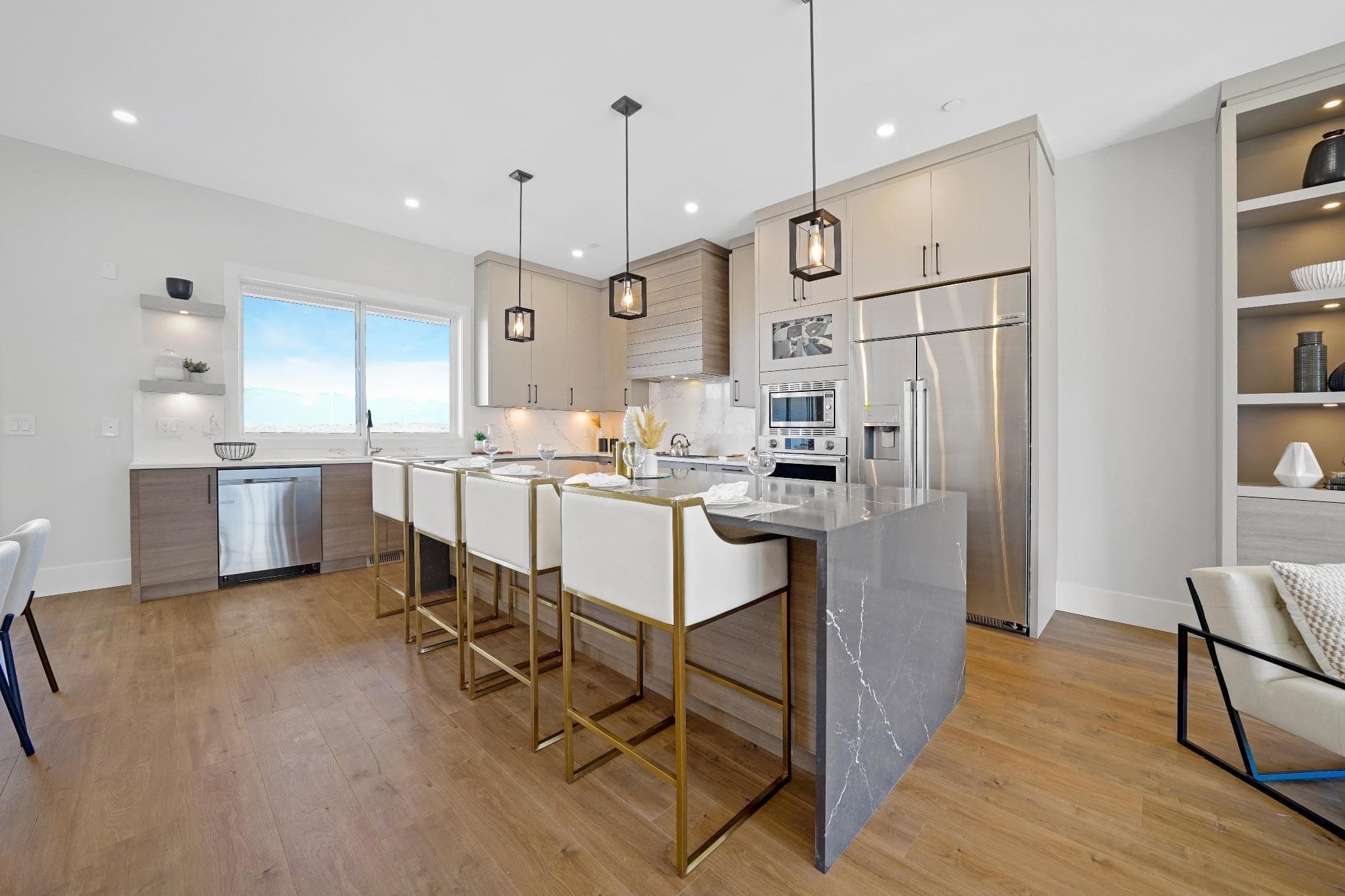 46137 Crestview Drive, Chilliwack, V2R 6G4 — photo 3
