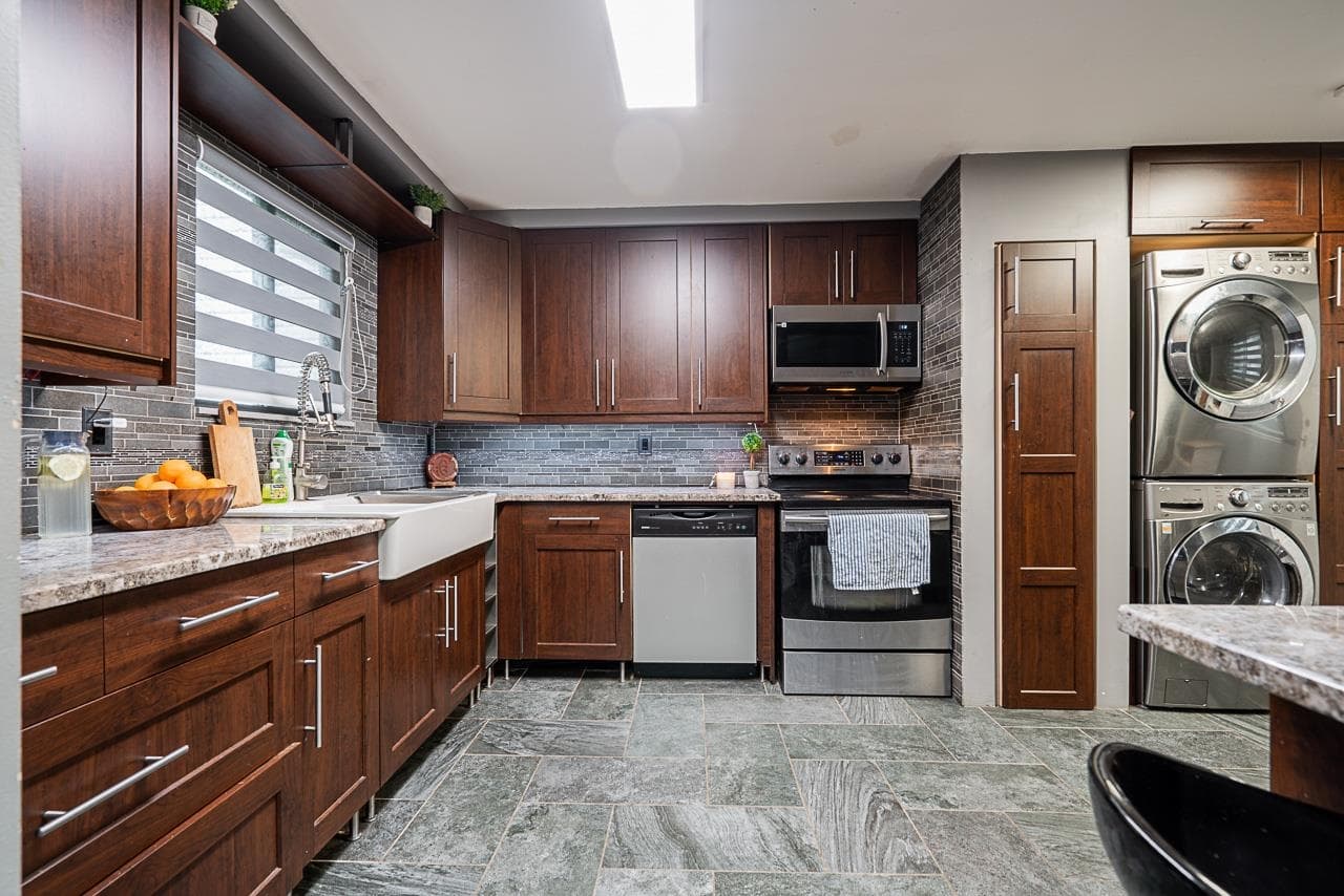 71 - 8555 King George Boulevard, Surrey