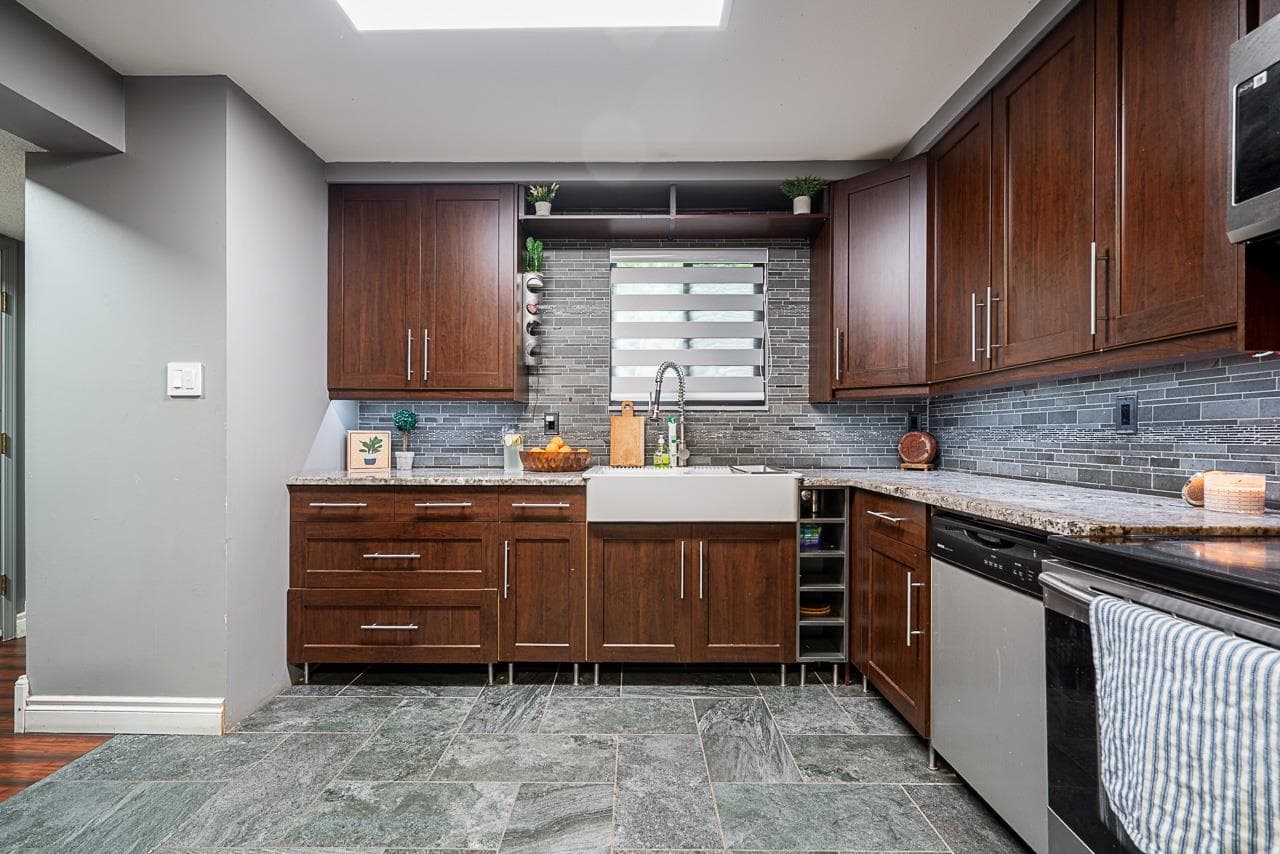 71 - 8555 King George Boulevard, Surrey, V3W 5C3 — photo 4