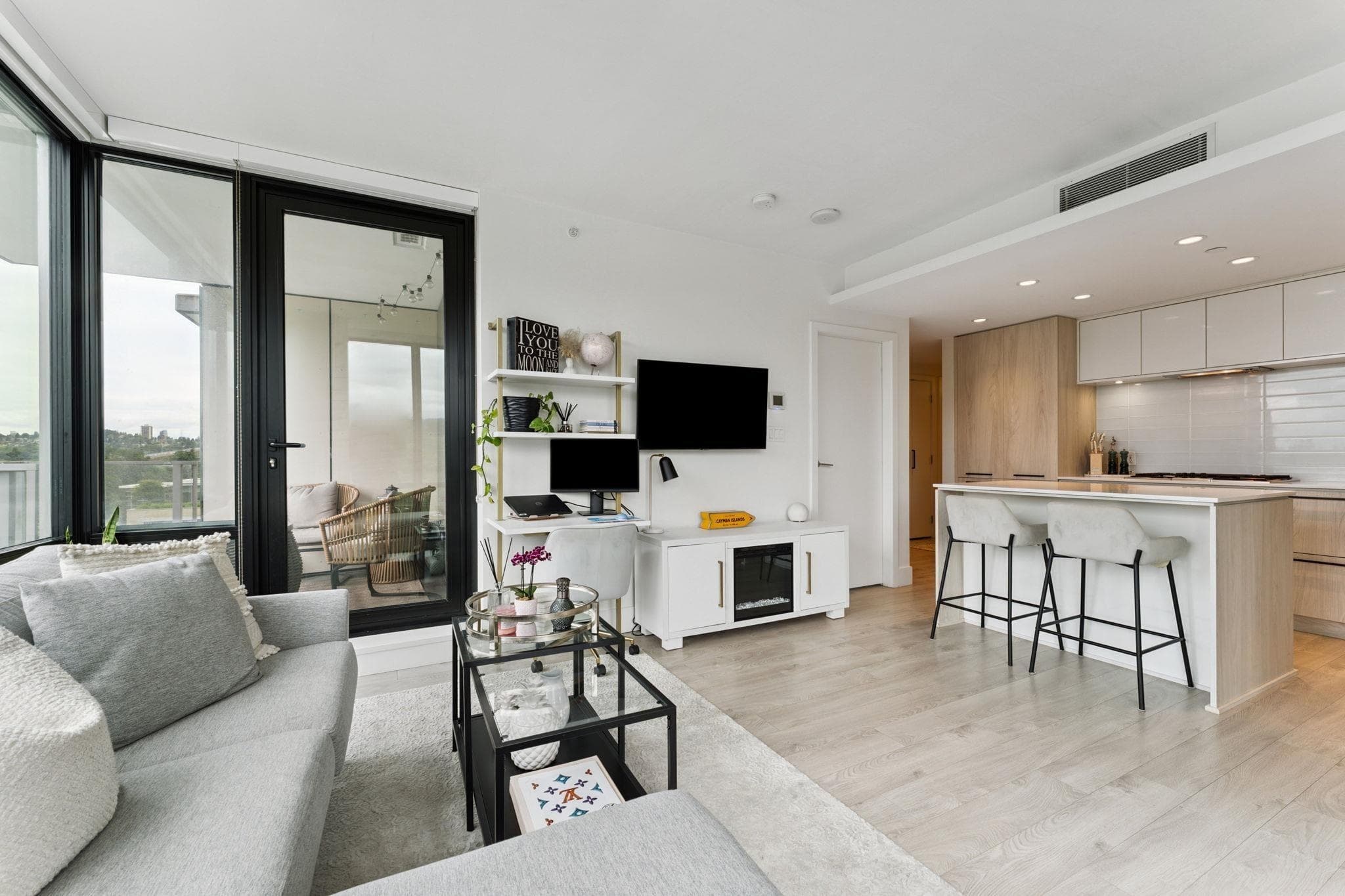 902 - 680 Seylynn Crescent, North Vancouver, V7J 0B5 — photo 4