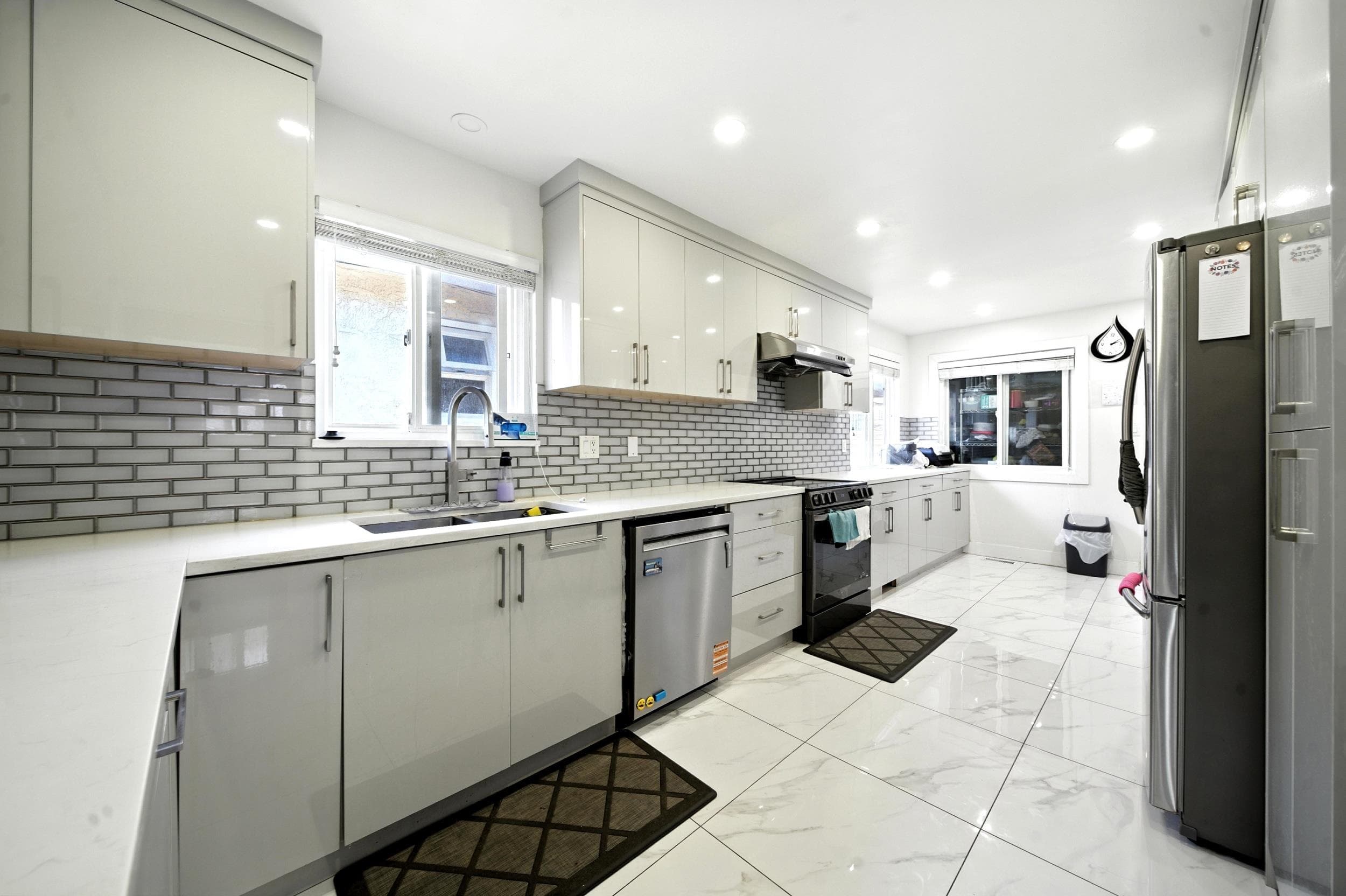 2545 E 43rd Avenue, Vancouver, V5R 5V7 — photo 3
