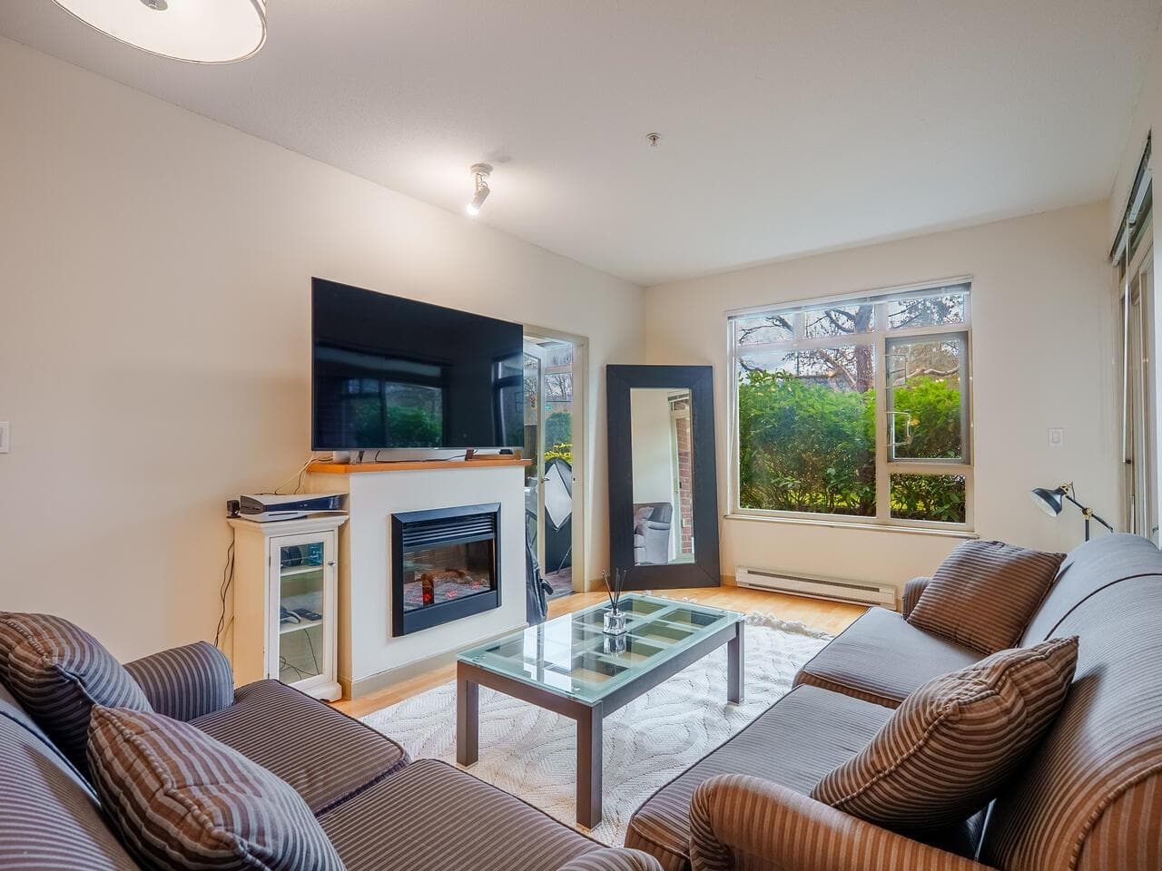 105 - 100 Capilano Road, Port Moody, V3H 5M9 — photo 3