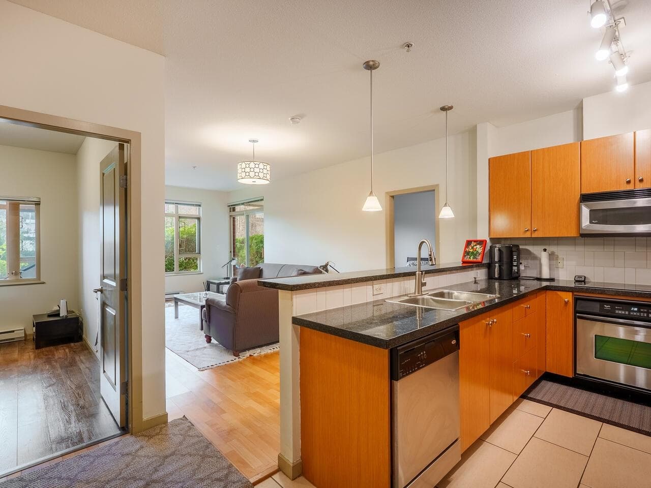 105 - 100 Capilano Road, Port Moody, V3H 5M9 — photo 5