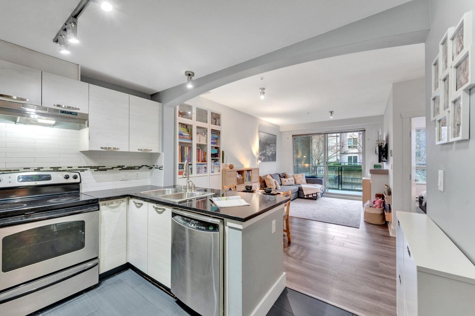 308 - 7478 Byrnepark Walk, Burnaby, V3N 0B5 — photo 3