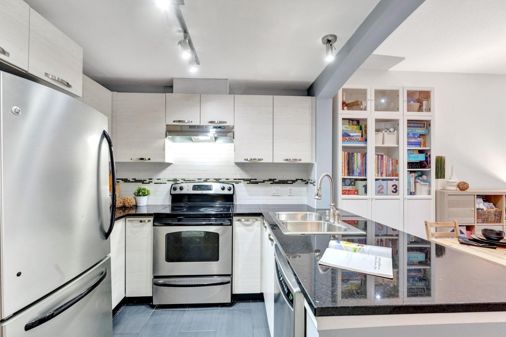 308 - 7478 Byrnepark Walk, Burnaby, V3N 0B5 — photo 5