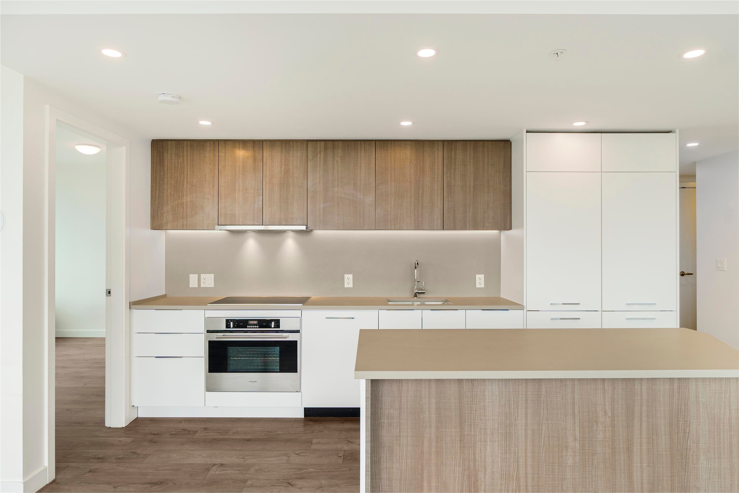 801 - 13318 104 Avenue, Surrey, V3T 0R2 — photo 3