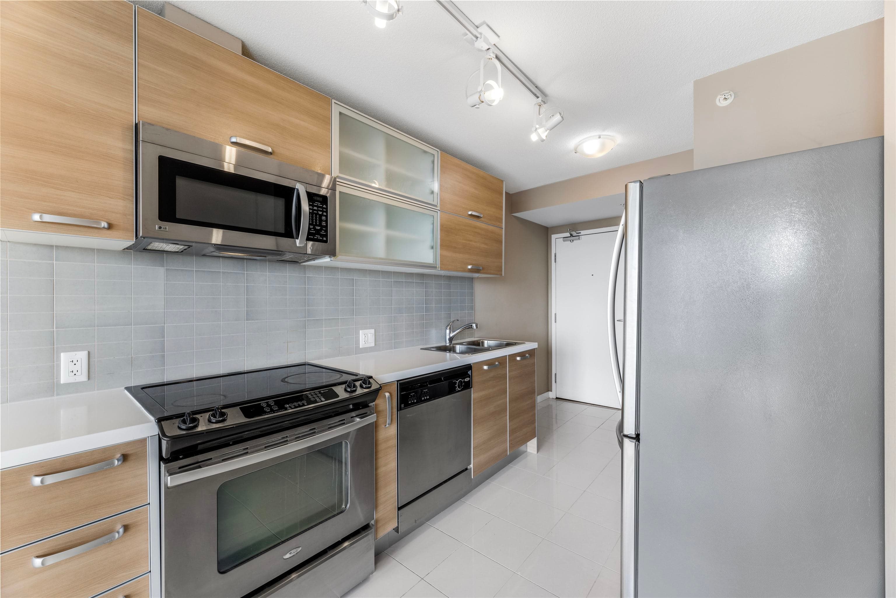 2506 - 9981 Whalley Boulevard, Surrey, V3T 0G6 — photo 5