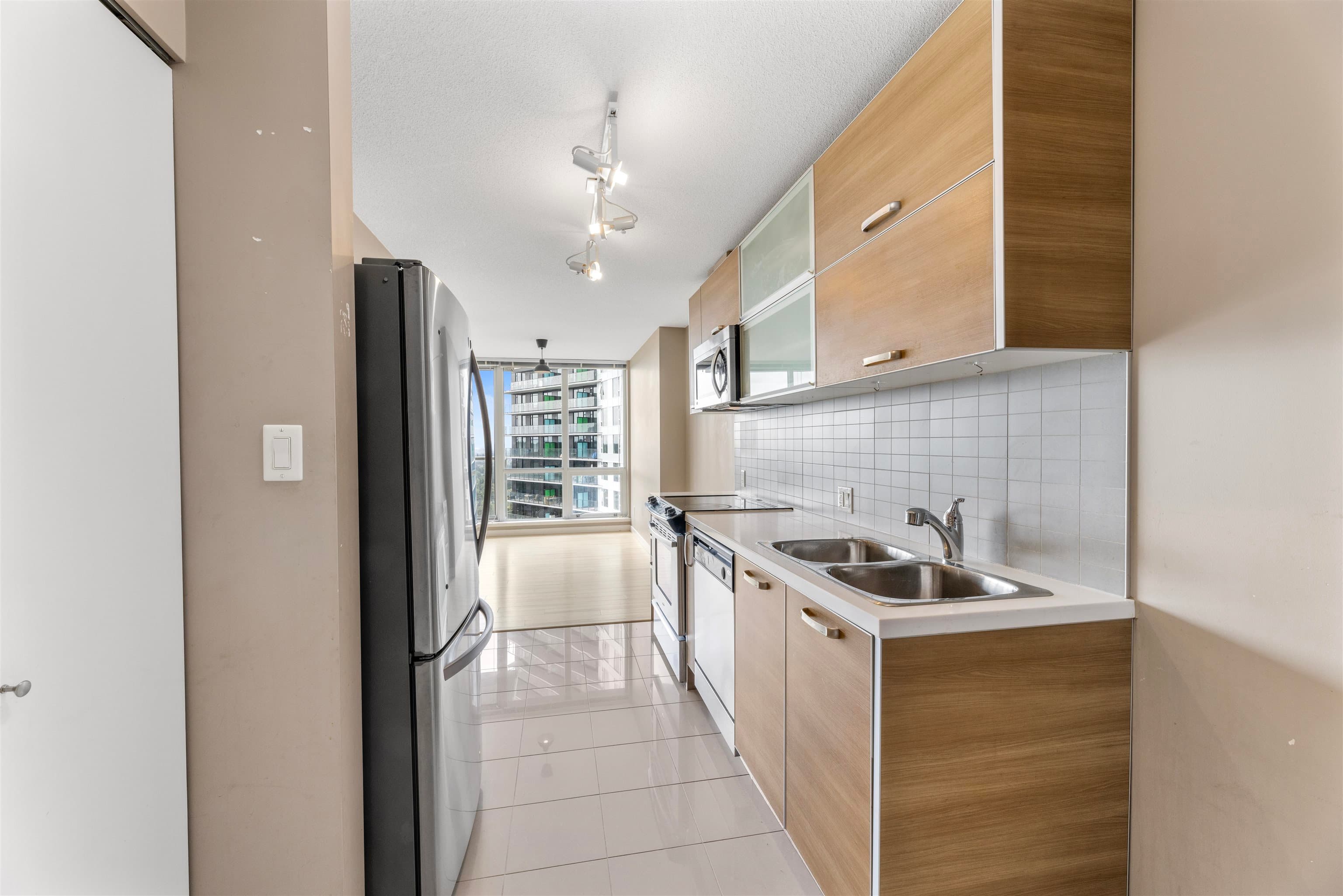 2506 - 9981 Whalley Boulevard, Surrey, V3T 0G6 — photo 4