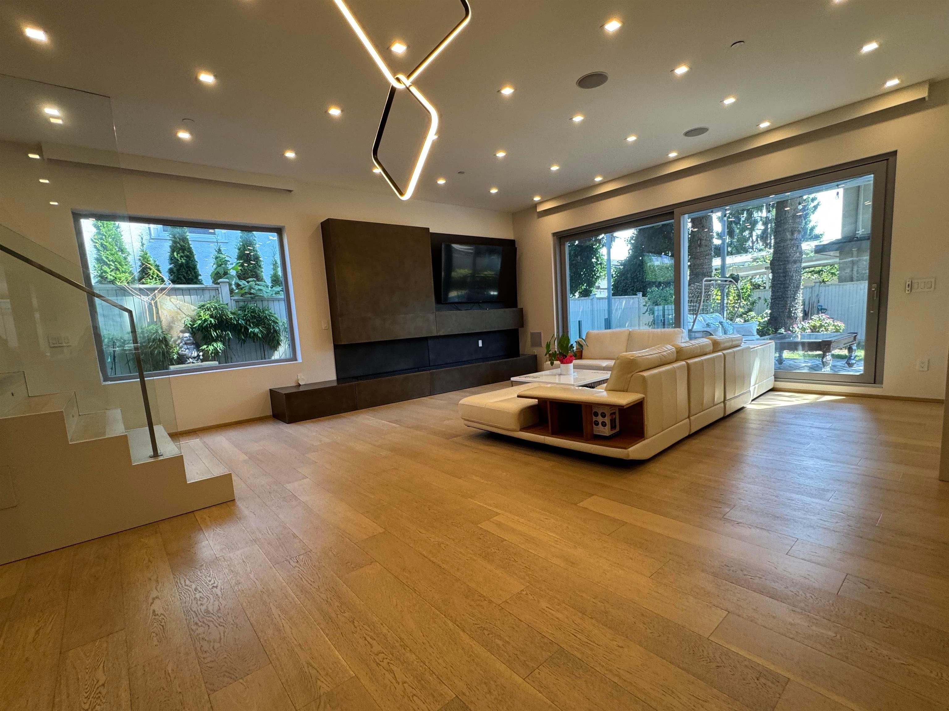 1076 Park Drive, Vancouver, V6P 2J5 — photo 2