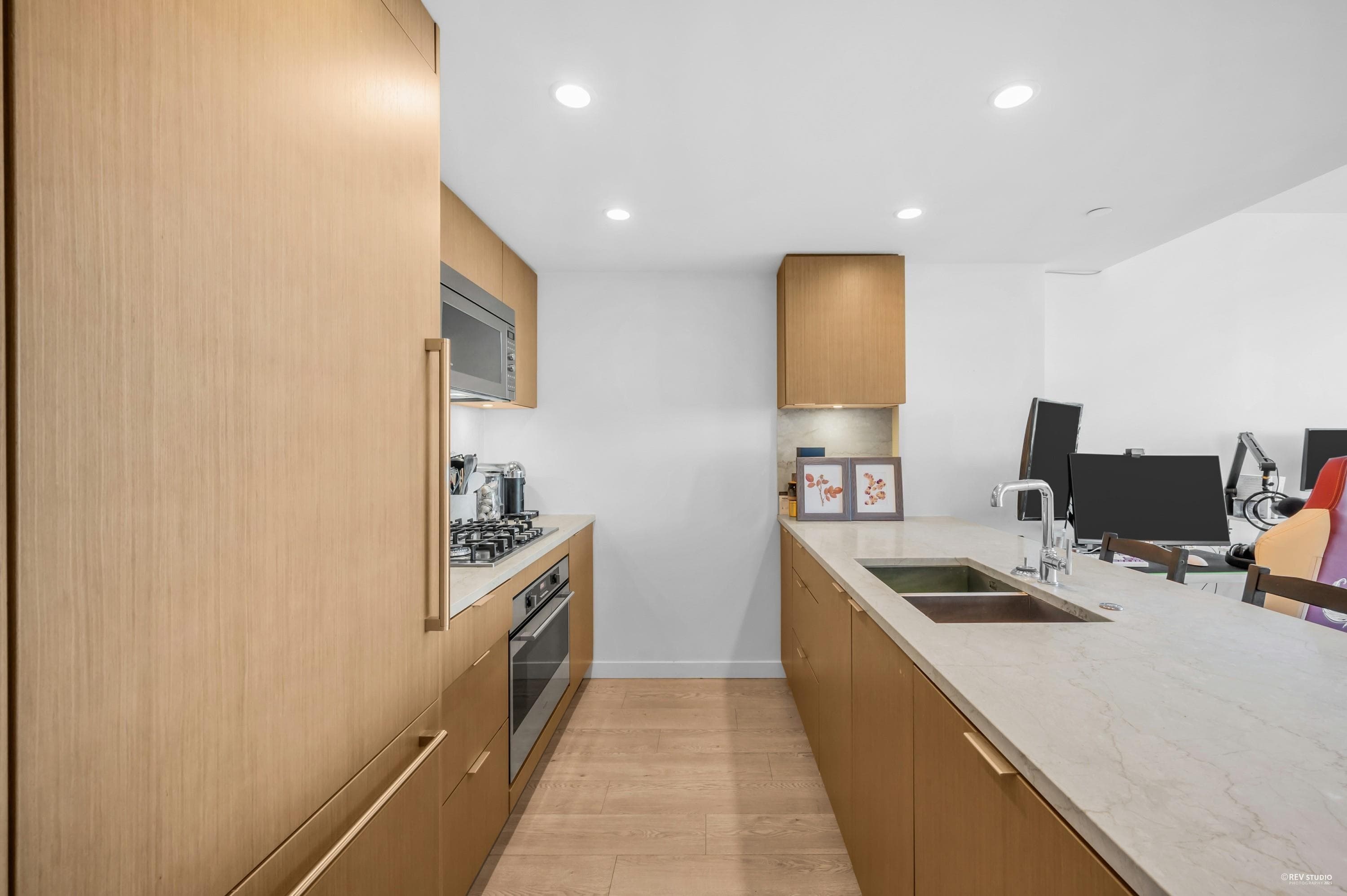 2101 - 125 E 14th Street, North Vancouver, V7L 0E6 — photo 4