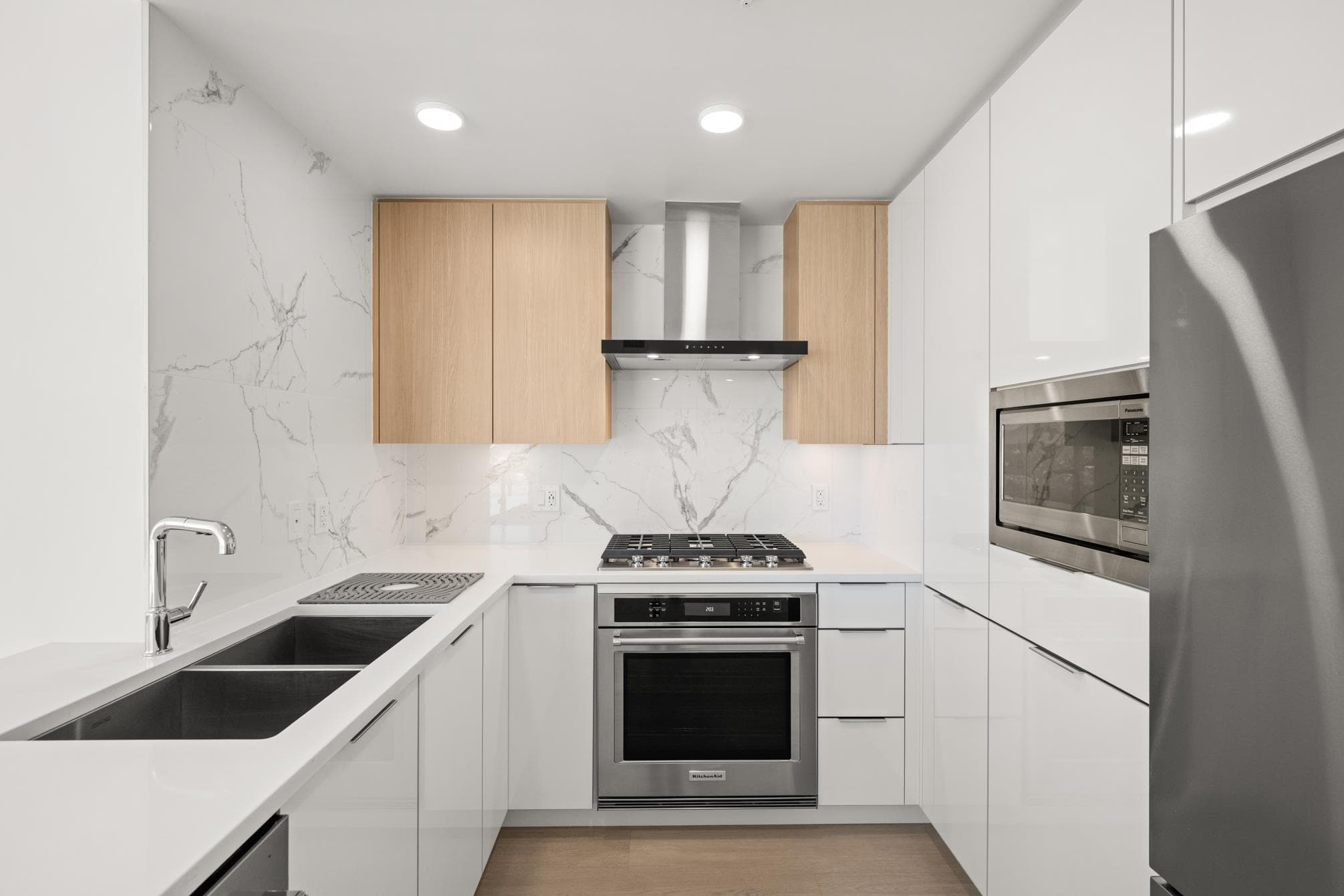 1305 - 7683 Park Crescent, Burnaby, V3N 0J4 — photo 3