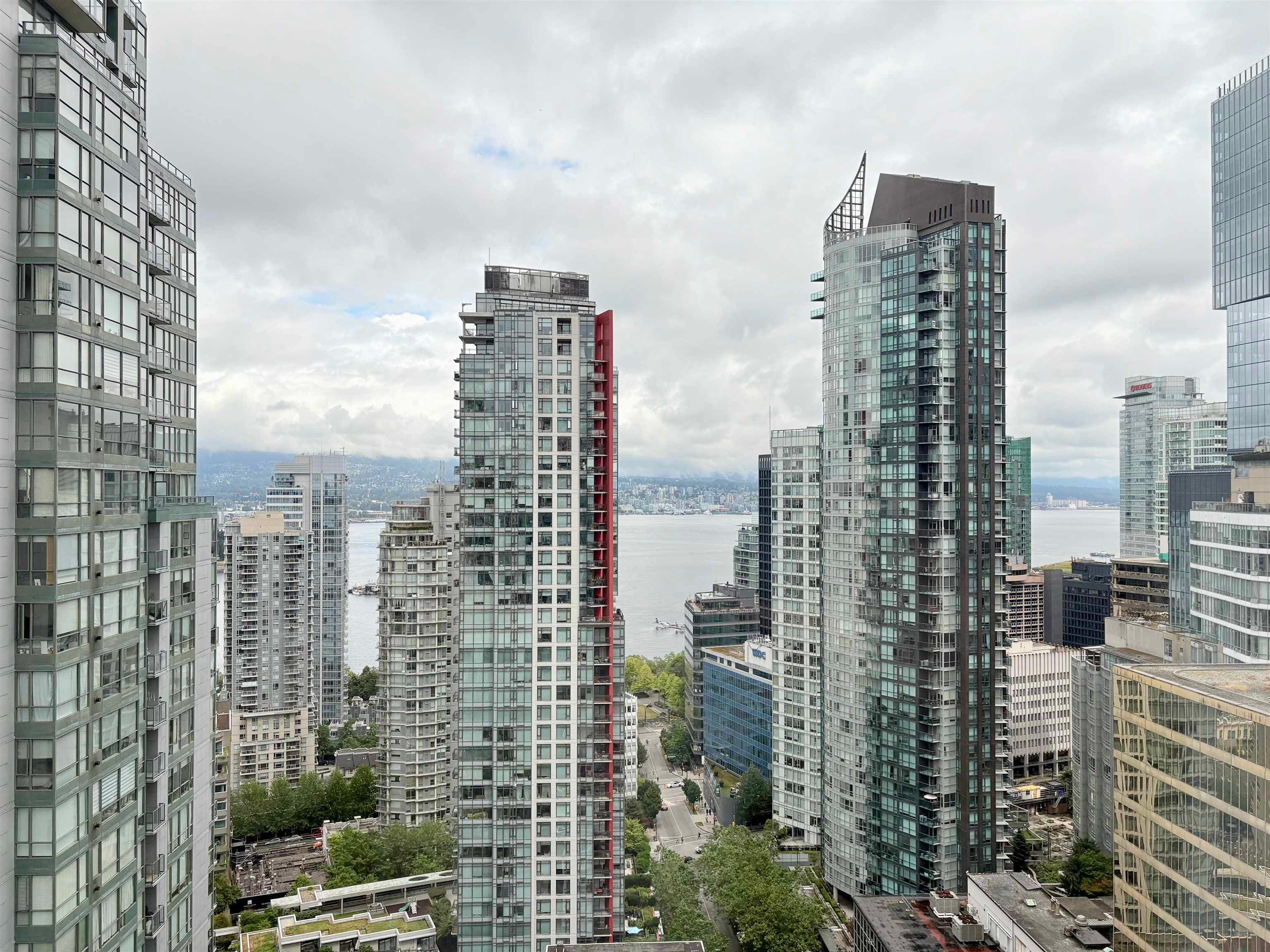 2704 - 1200 W Georgia, Vancouver, V6E 4R2 — photo 2