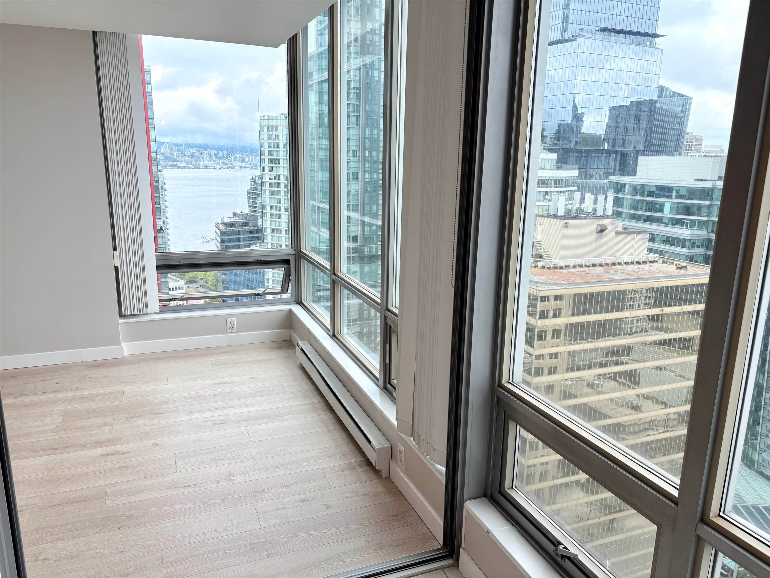 2704 - 1200 W Georgia, Vancouver, V6E 4R2 — photo 3