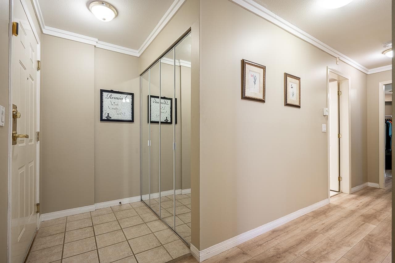 210 - 15150 29a Avenue, Surrey, V4P 3B1 — photo 2