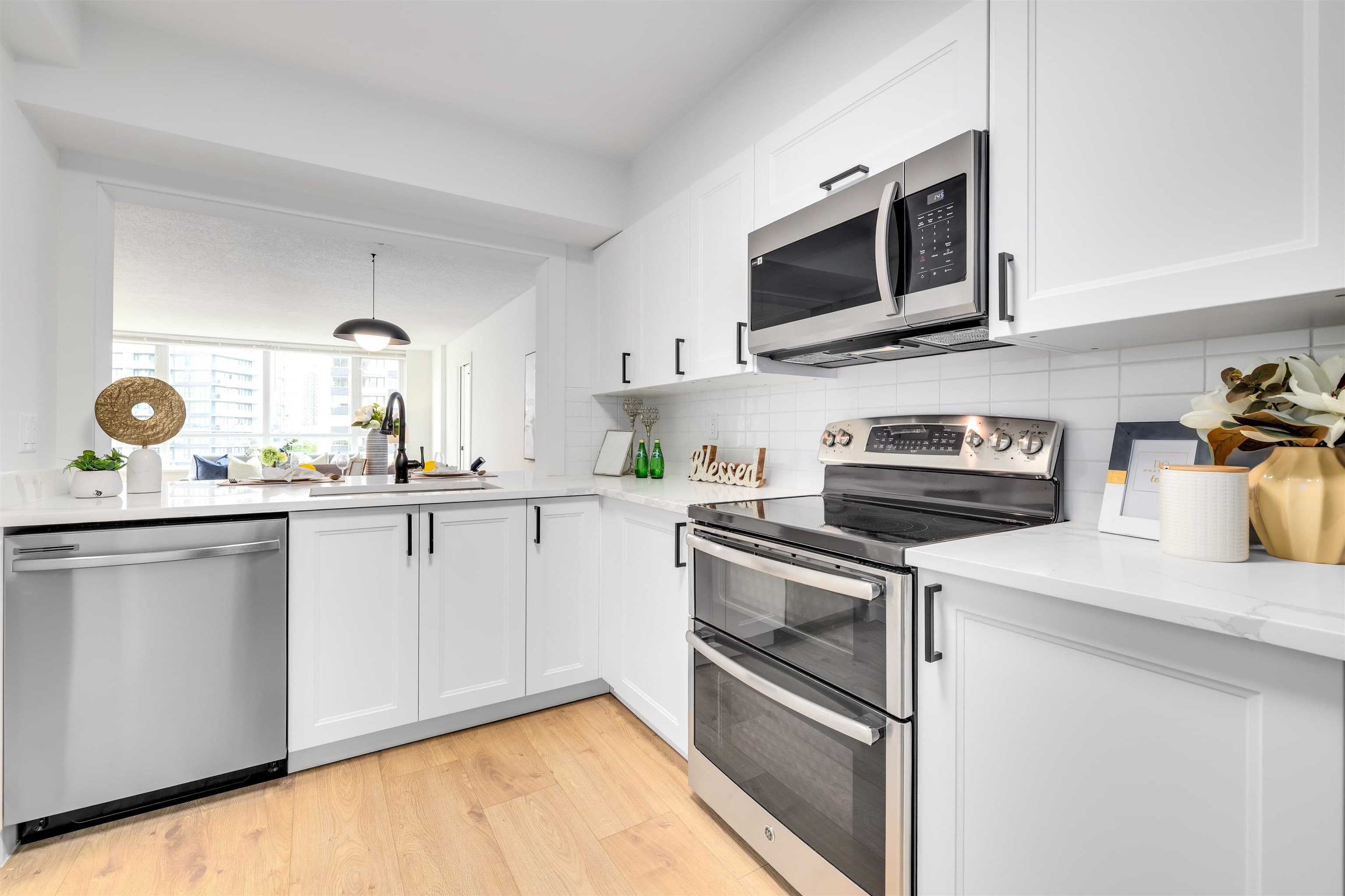 905 - 6070 Mcmurray Avenue, Burnaby, V5H 4J3 — photo 1