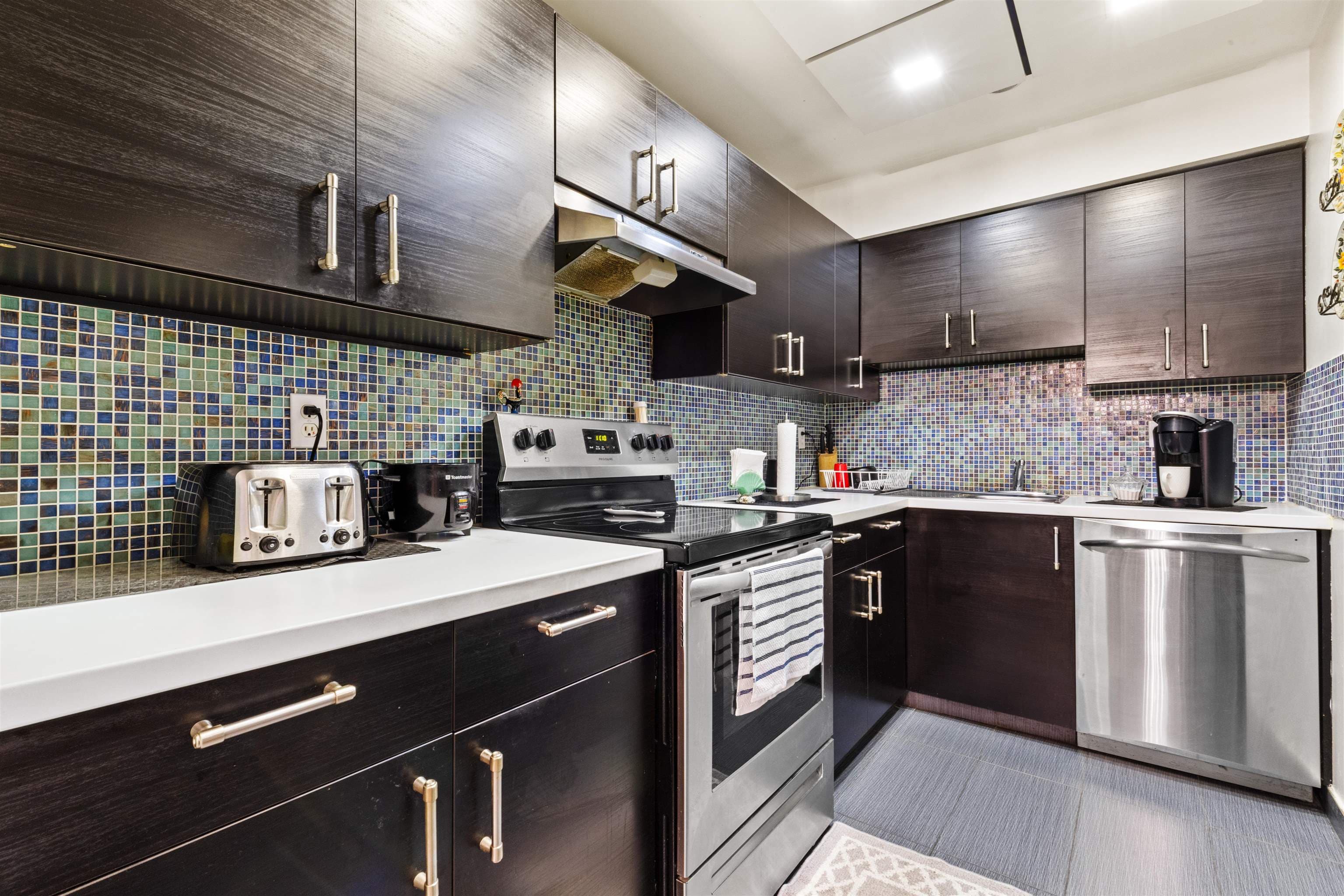 110 - 10662 151a Street, Surrey, V3R 8T3 — photo 4