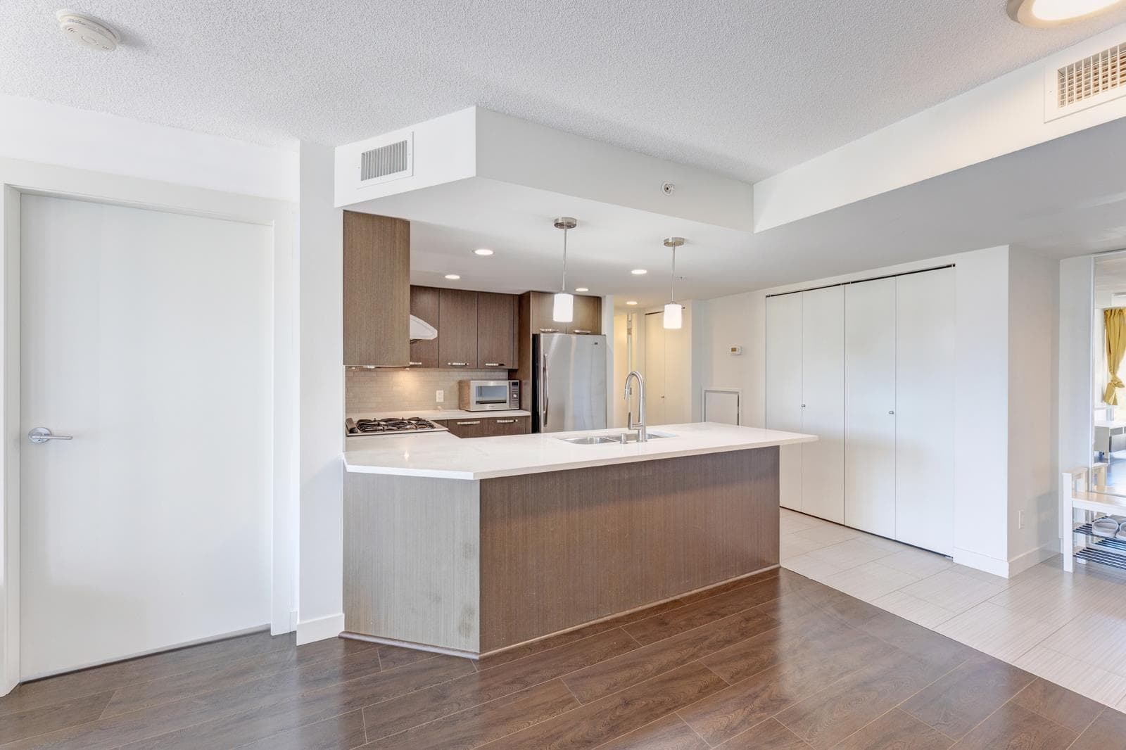 6xx - 6888 Cooney Road, Richmond, V6Y 0E1 — photo 2