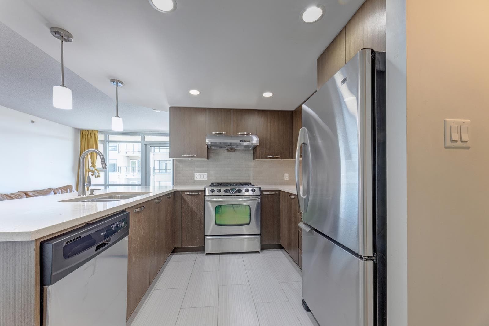 6xx - 6888 Cooney Road, Richmond, V6Y 0E1 — photo 3