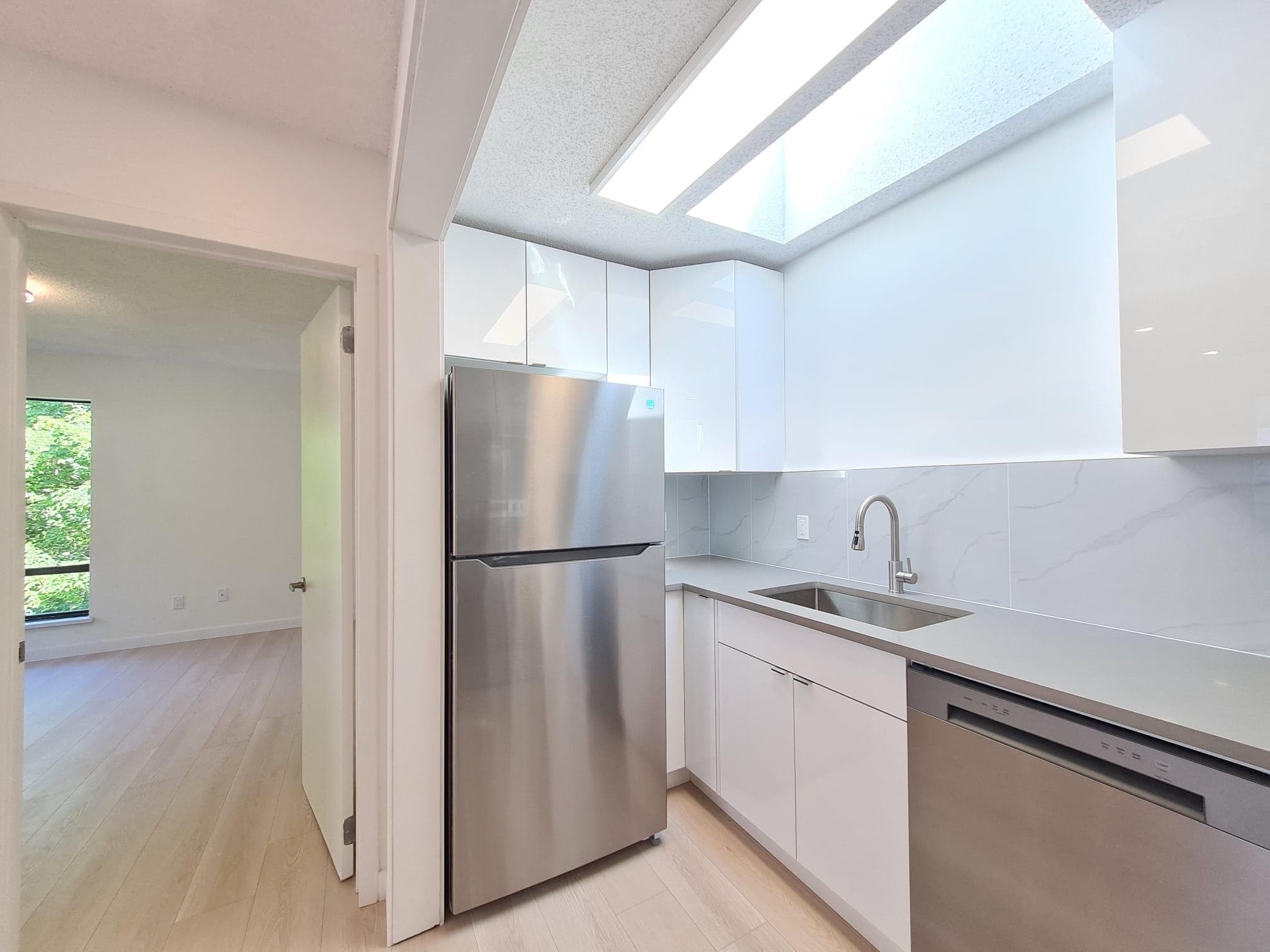301 - 8645 Osler Street, Vancouver, V6P 4E6 — photo 2
