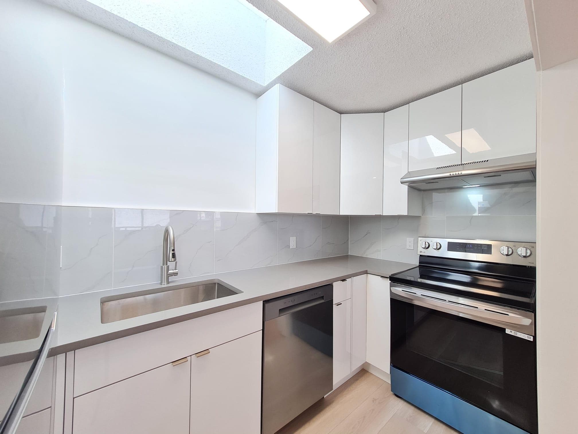 301 - 8645 Osler Street, Vancouver, V6P 4E6 — photo 1
