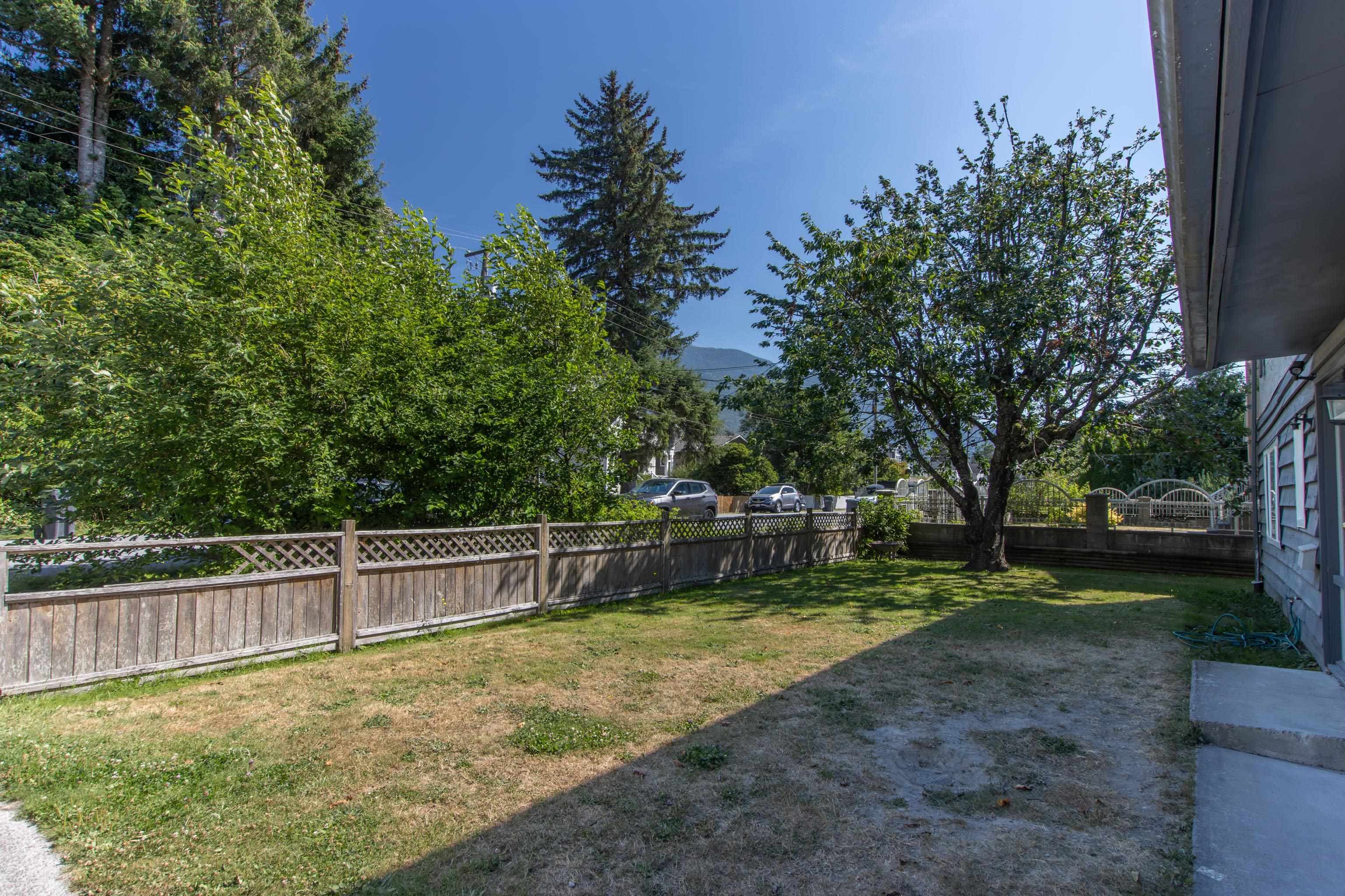38069 Fifth Avenue, Squamish, V0N 1T0 — photo 2