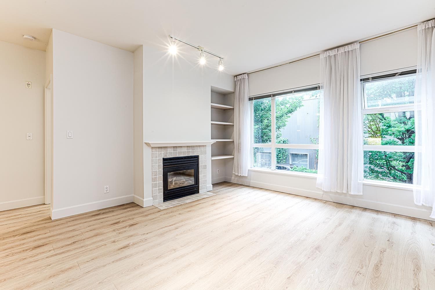 211 - 6198 Ash Street, Vancouver, V5Z 3G9 — photo 2