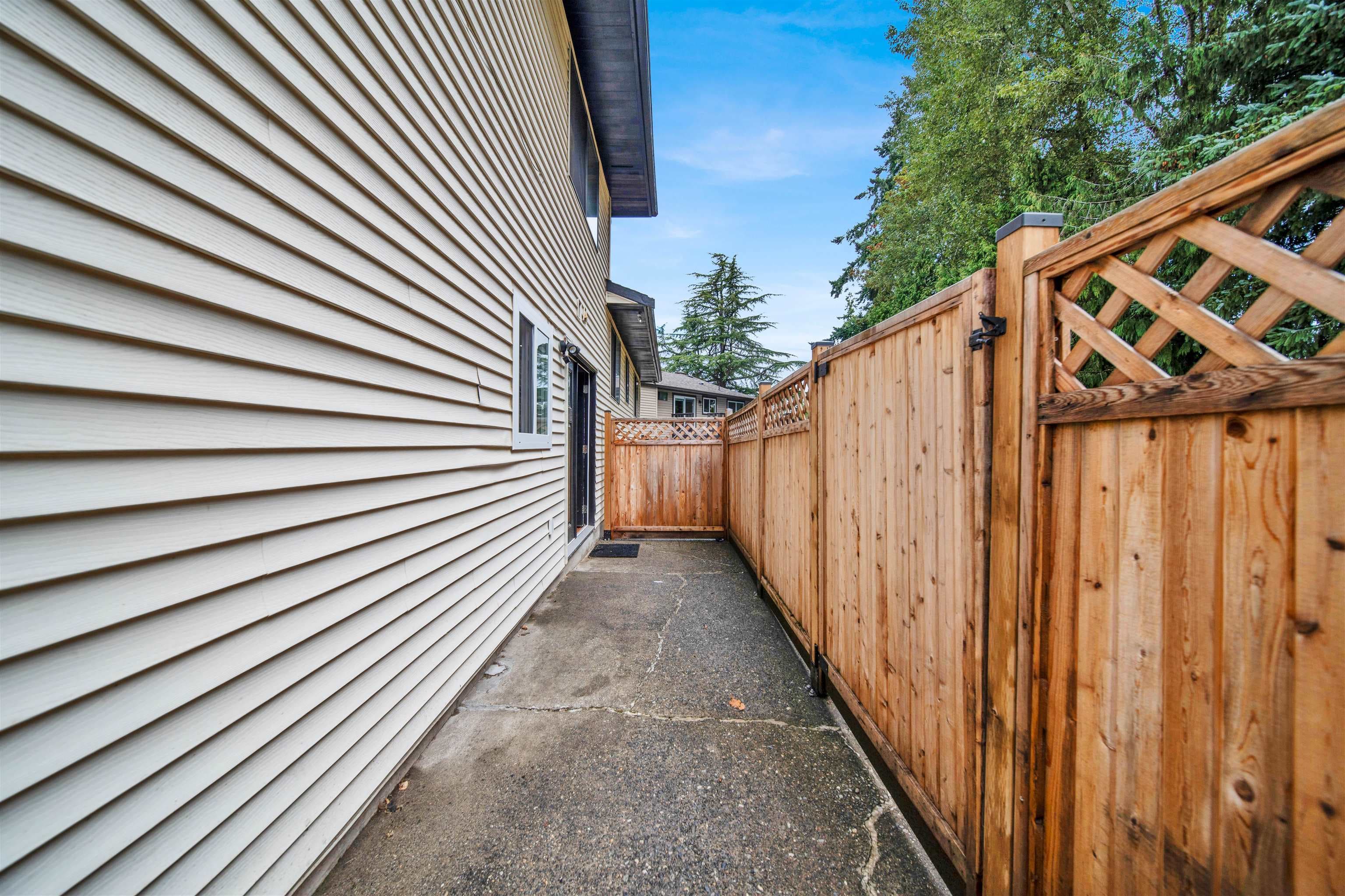 6324 130b Street, Surrey, V3X 1R4 — photo 3