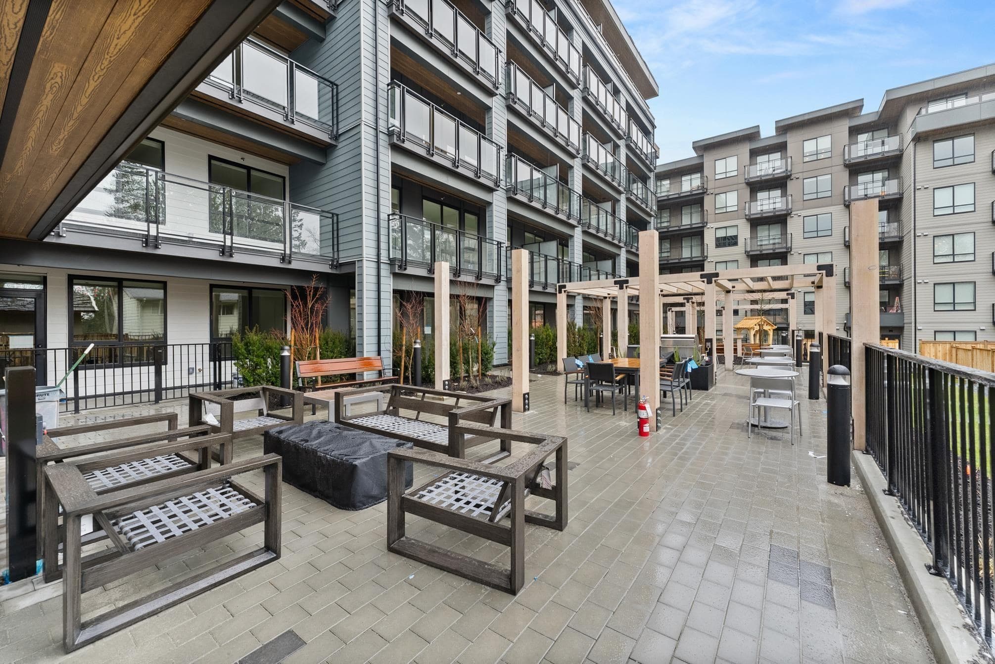 402 - 13439 94a Avenue, Surrey, V3V 0G9 — photo 2