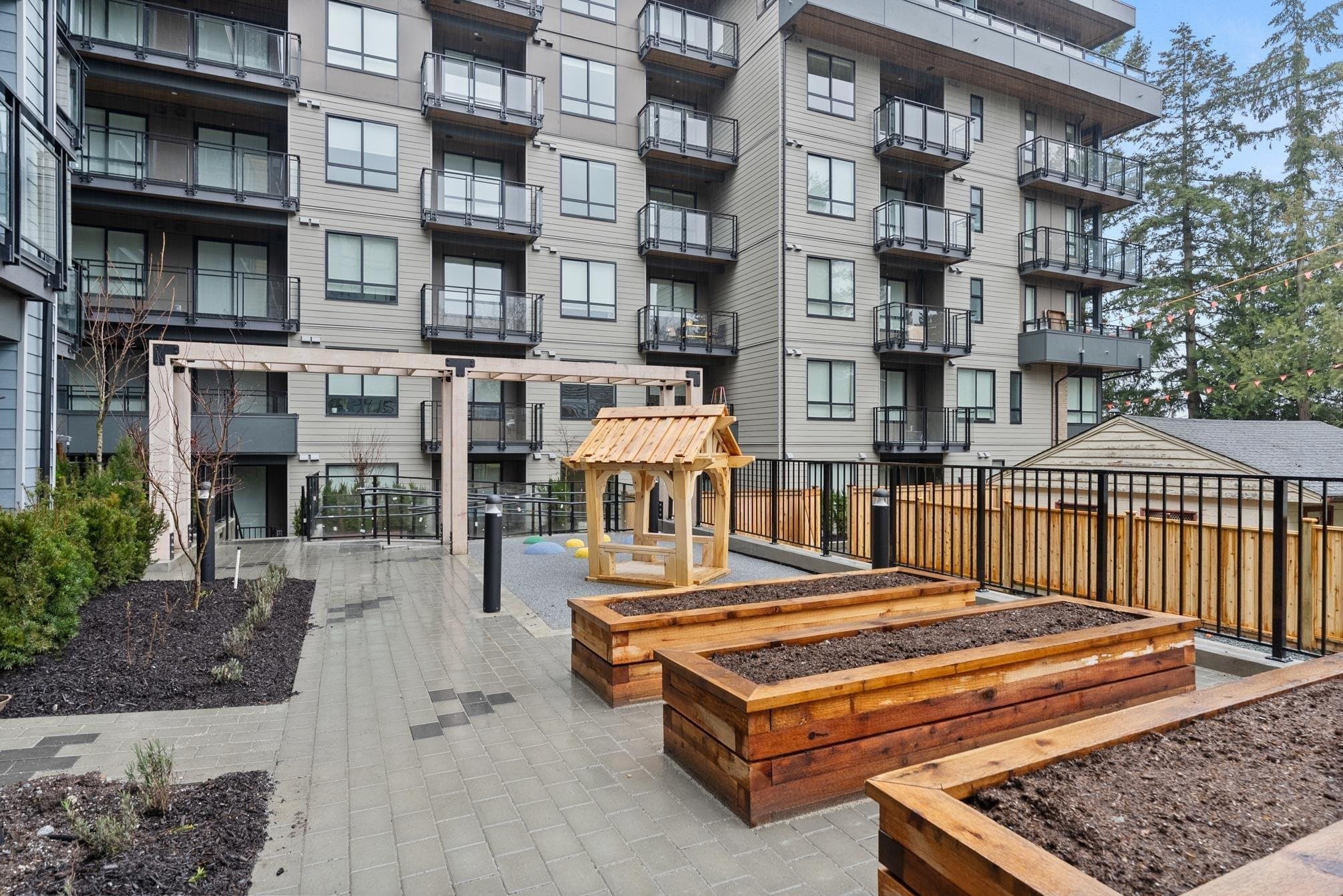 402 - 13439 94a Avenue, Surrey, V3V 0G9 — photo 3