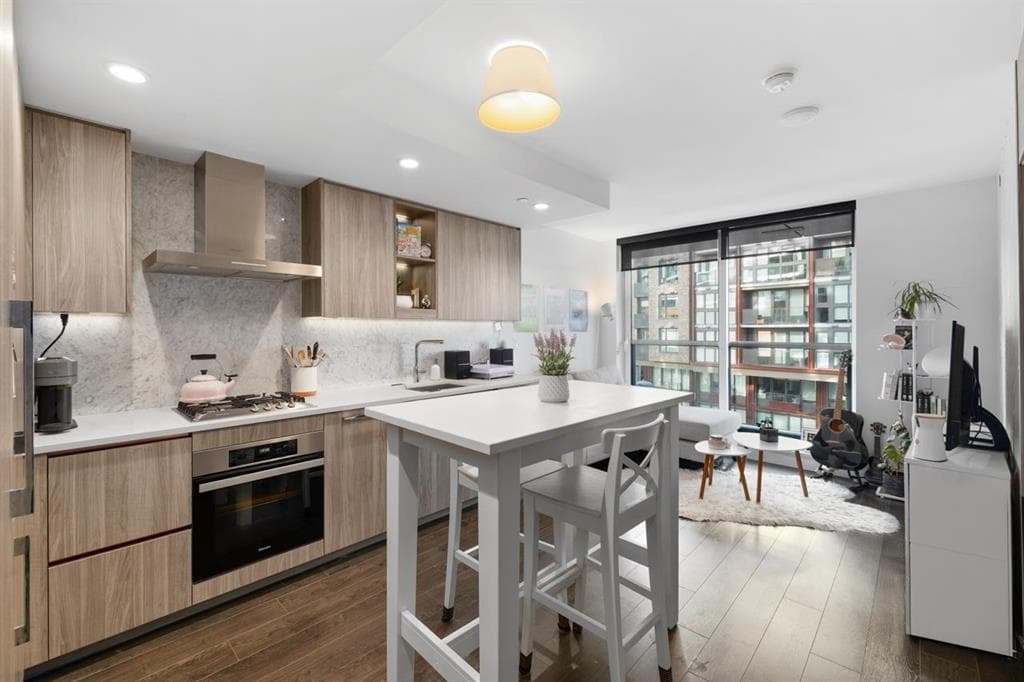 402 - 1768 Cook Street, Vancouver, V5Y 0N3 — photo 4