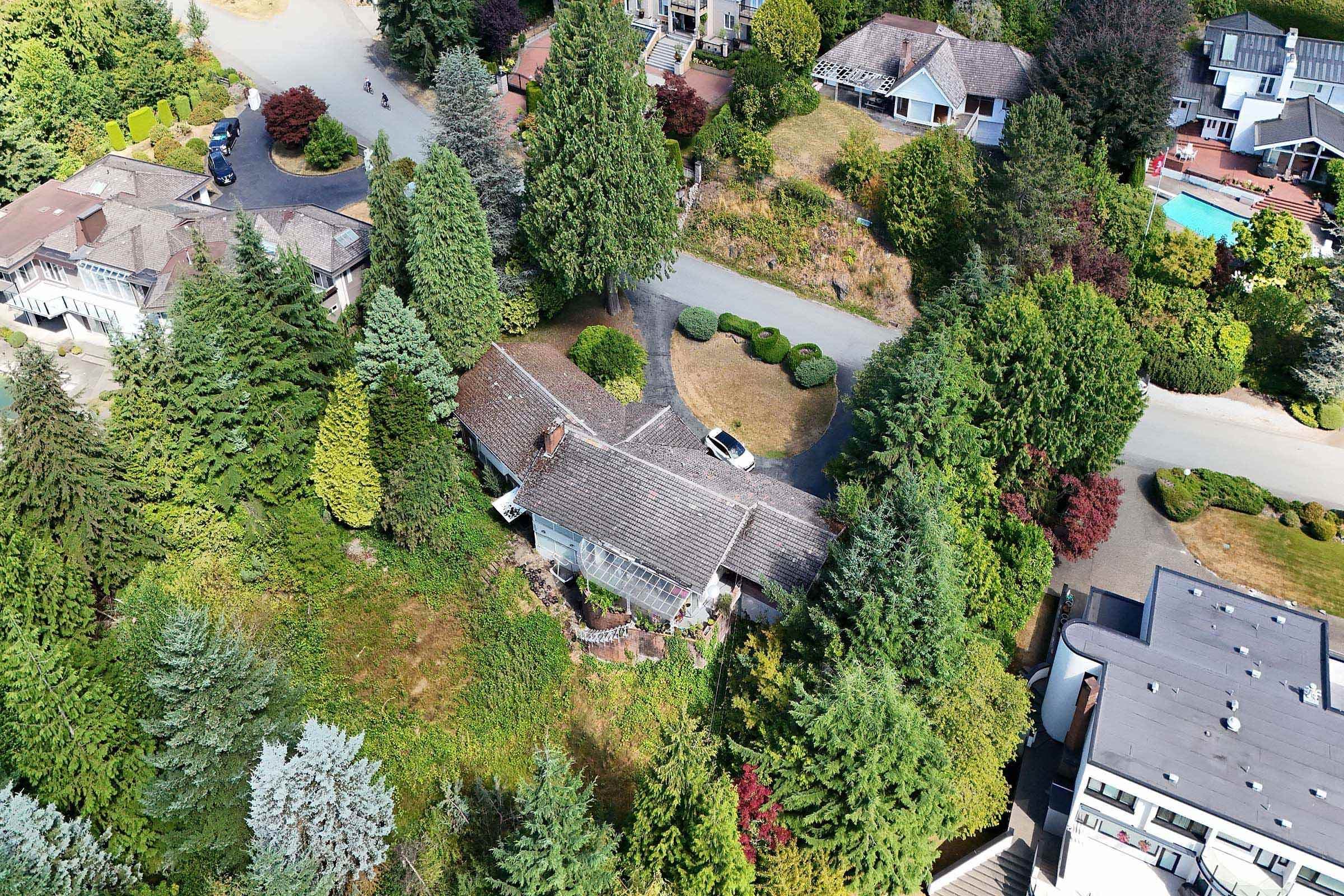 1084 Groveland Road, West Vancouver, V7S 1Z4 — photo 2