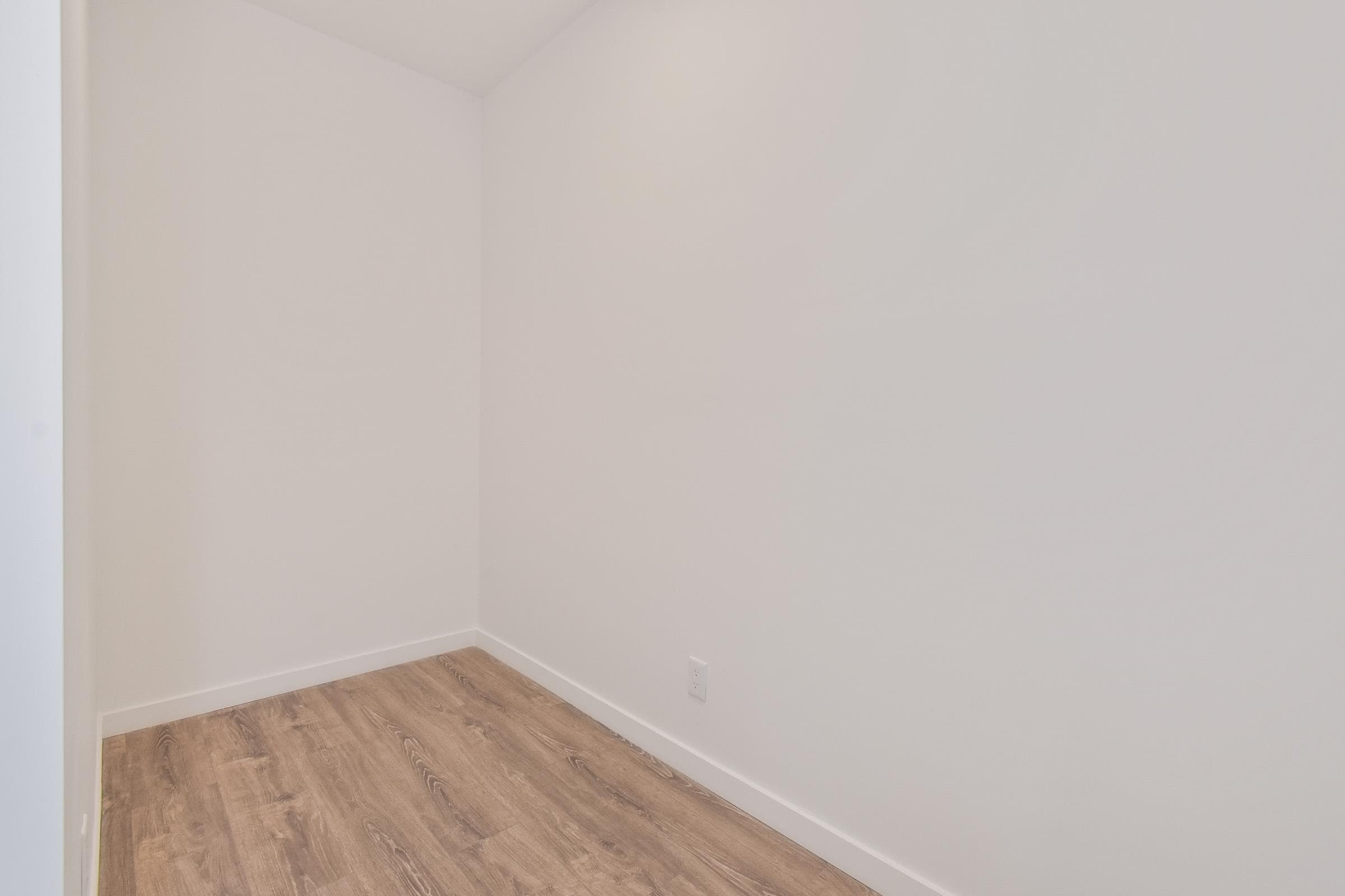 323 - 13968 Laurel Drive, Surrey, V3T 0S9 — photo 5
