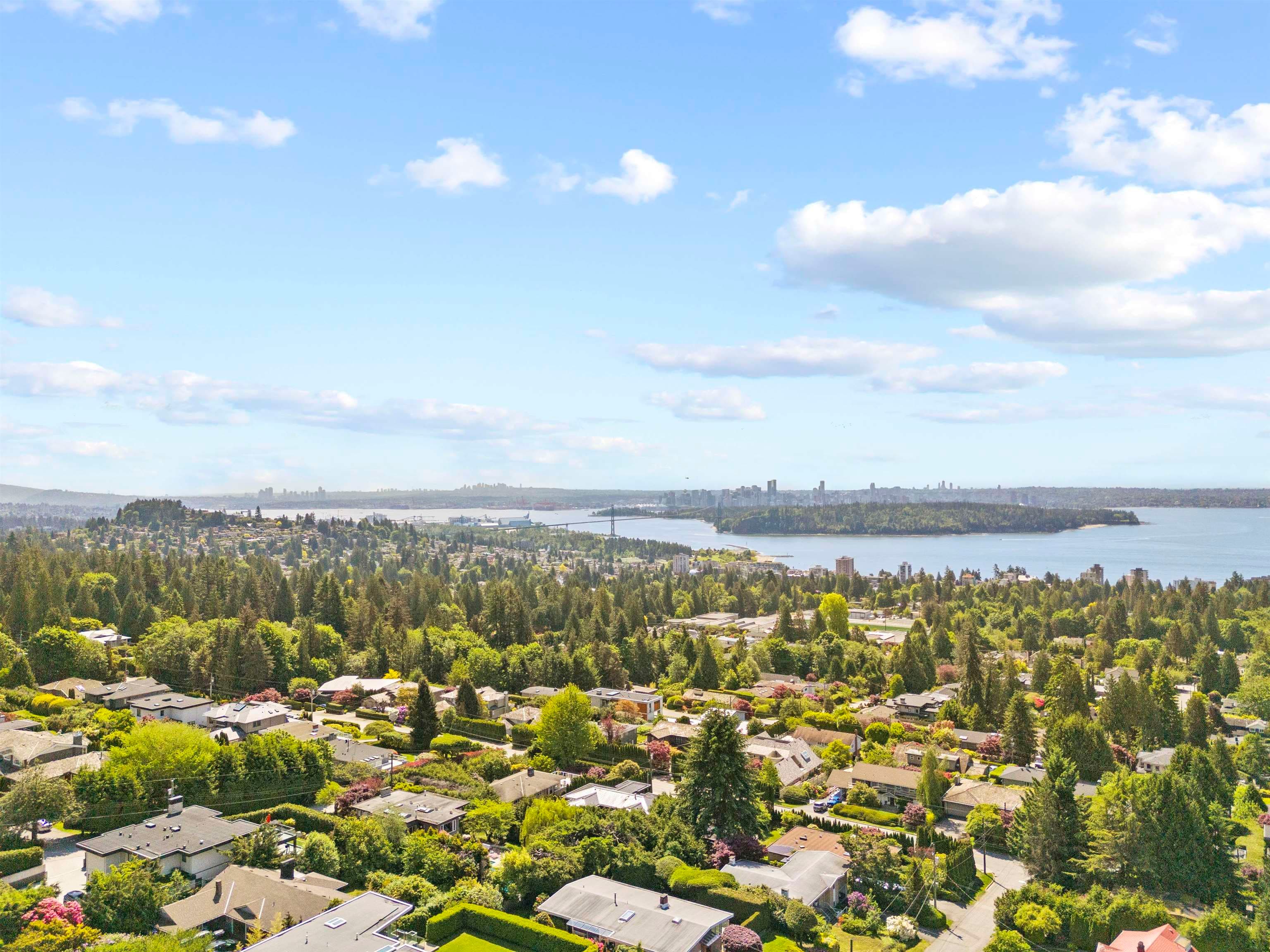 1895 Rosebery Avenue, West Vancouver, V7Z 2Z5 — photo 1