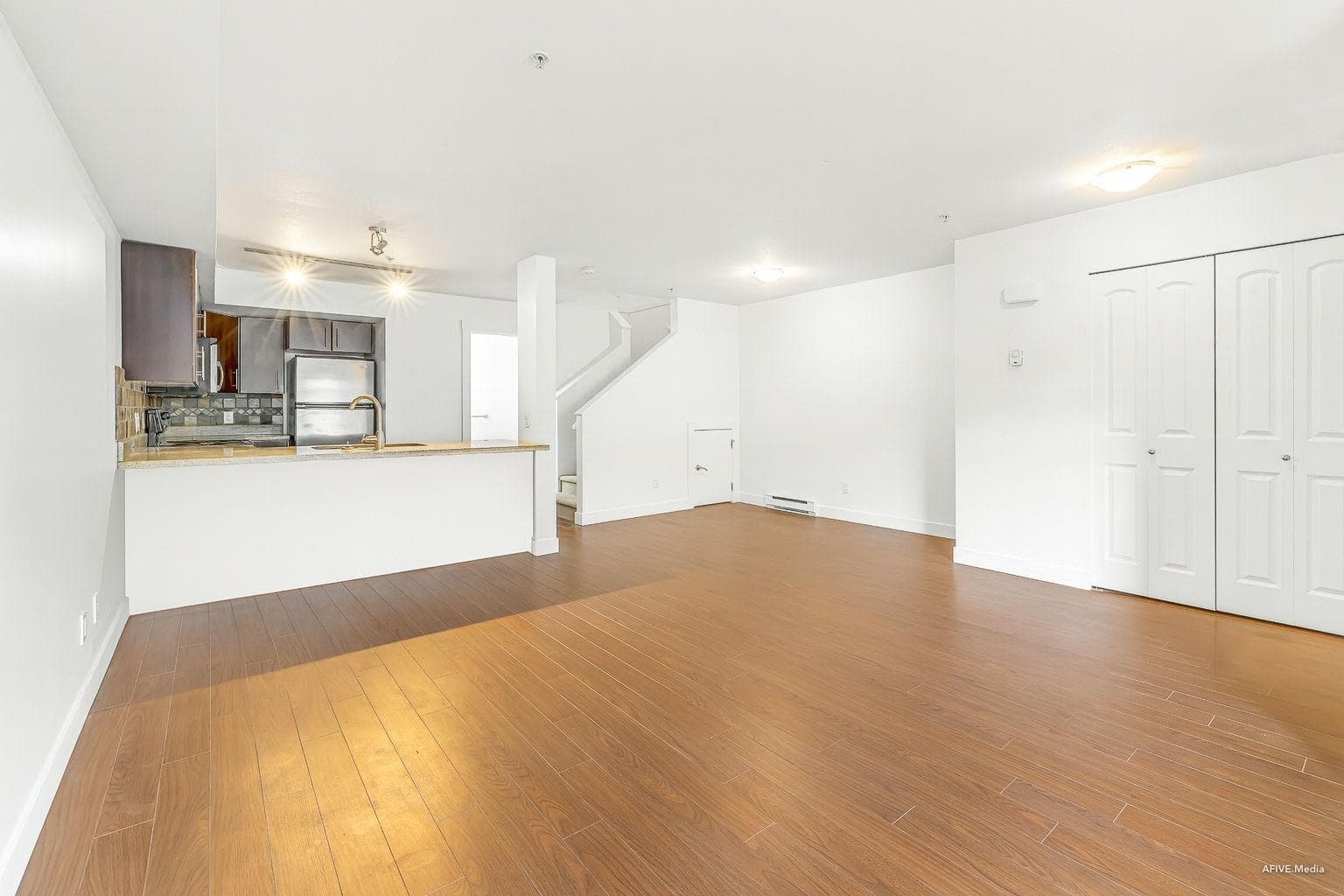 53 - 7428 14th Avenue, Burnaby, V3N 0C2 — photo 3
