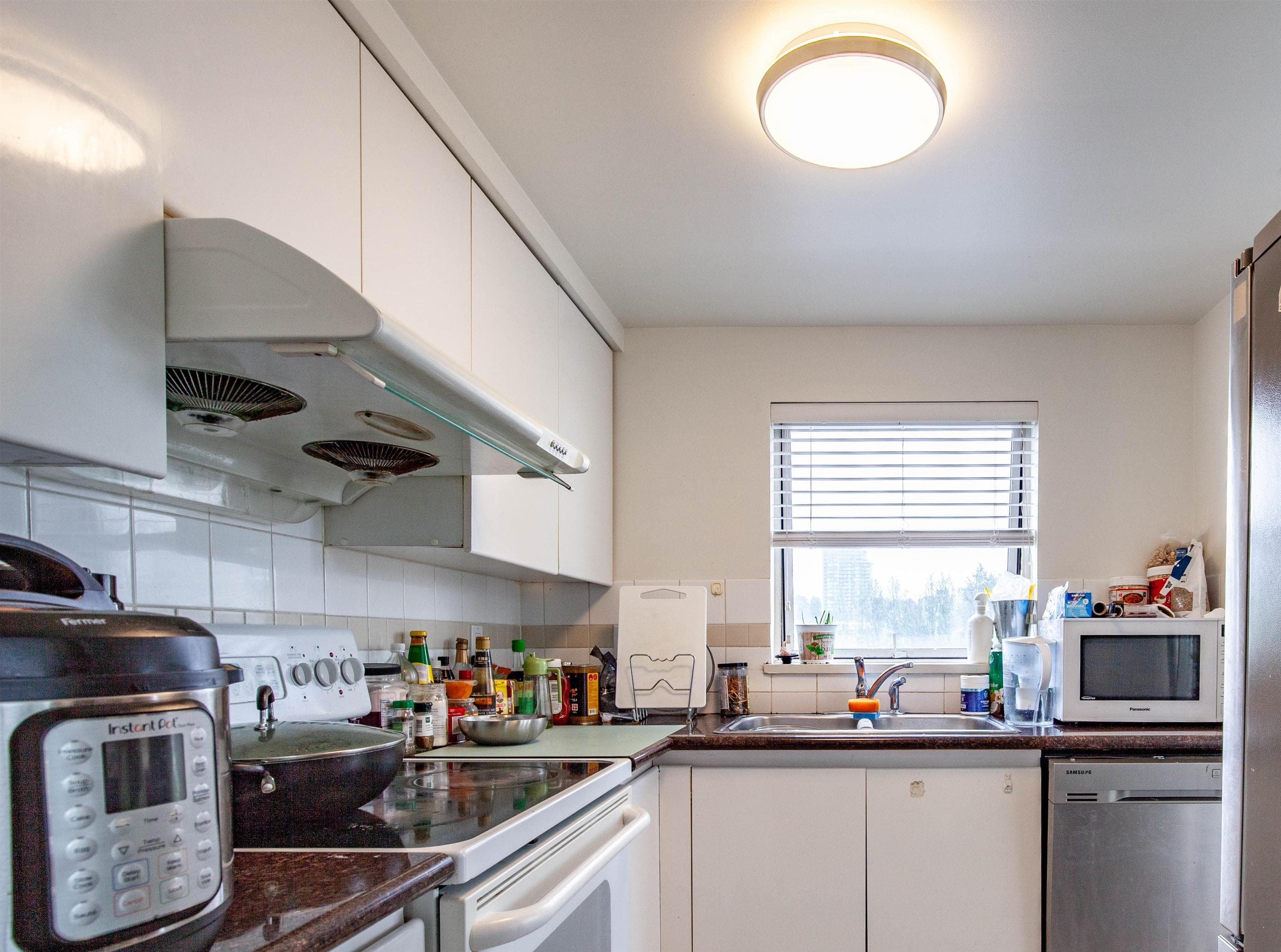 9603 Manchester Drive, Burnaby, V3N 4Y7 — photo 2