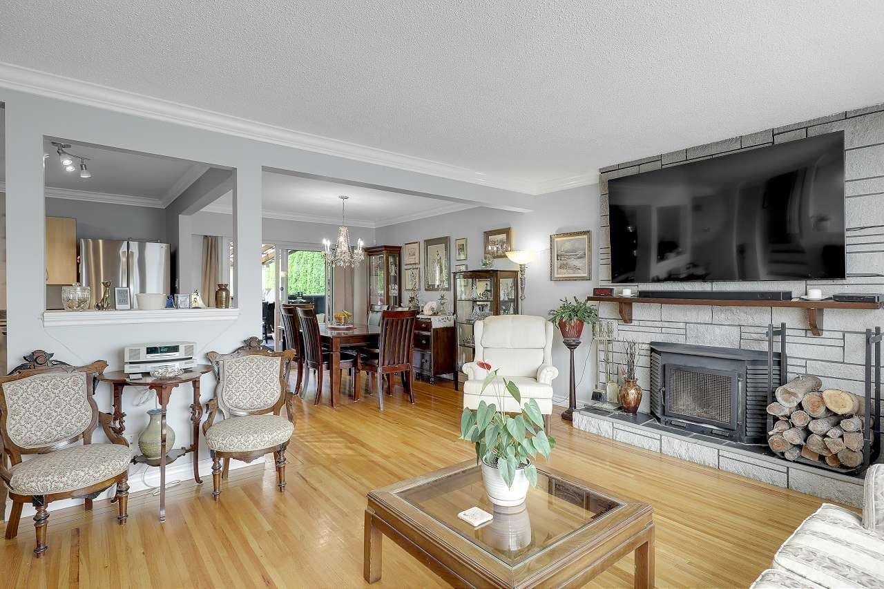 10941 152nd Street, Surrey, V3R 4H5 — photo 4