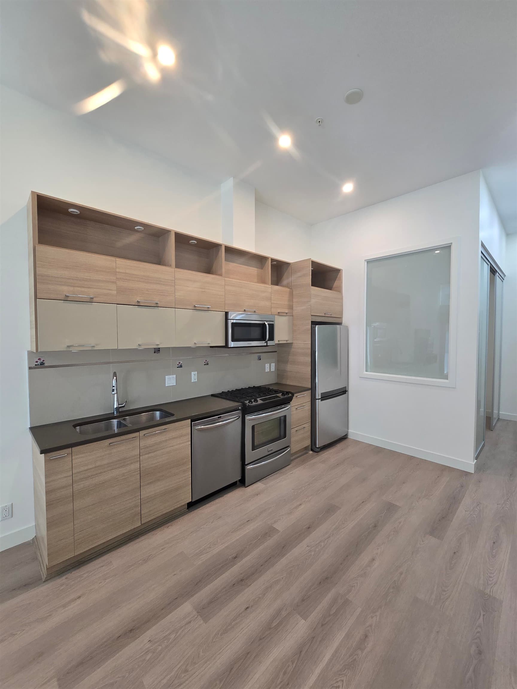 5 - 9150 University High Street, Burnaby, V5A 0C5 — photo 1