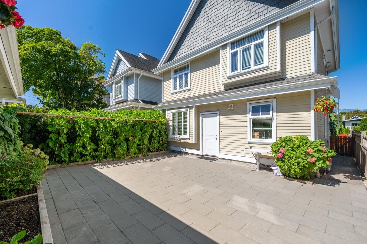1178 E 12th Avenue, Vancouver, V5T 2J9 — photo 1