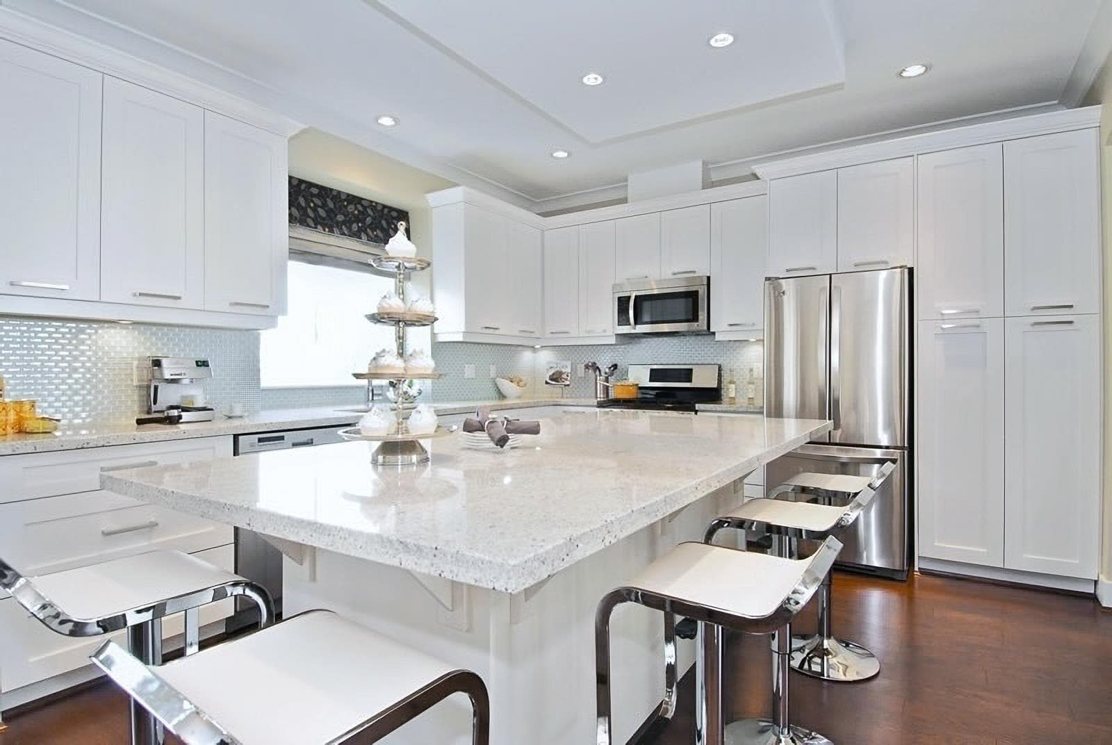 25 - 2925 King George Boulevard, Surrey