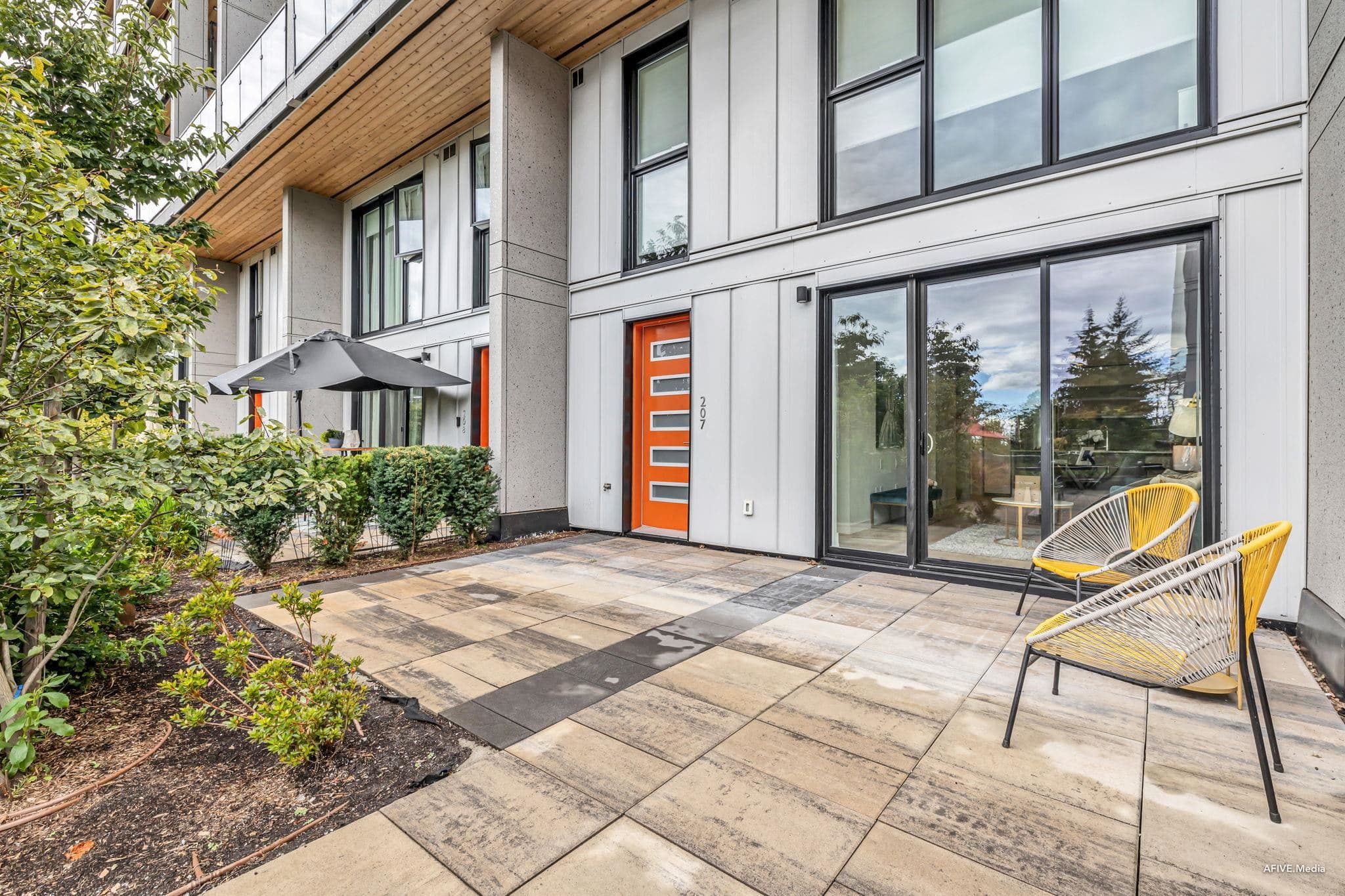207 - 9888 University Crescent, Burnaby, V5A 0G4 — photo 1
