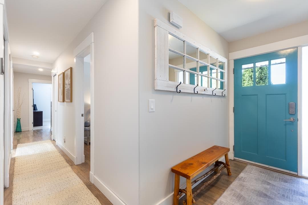 5592 Curtis Place, Sechelt, V7Z 0R9 — photo 4
