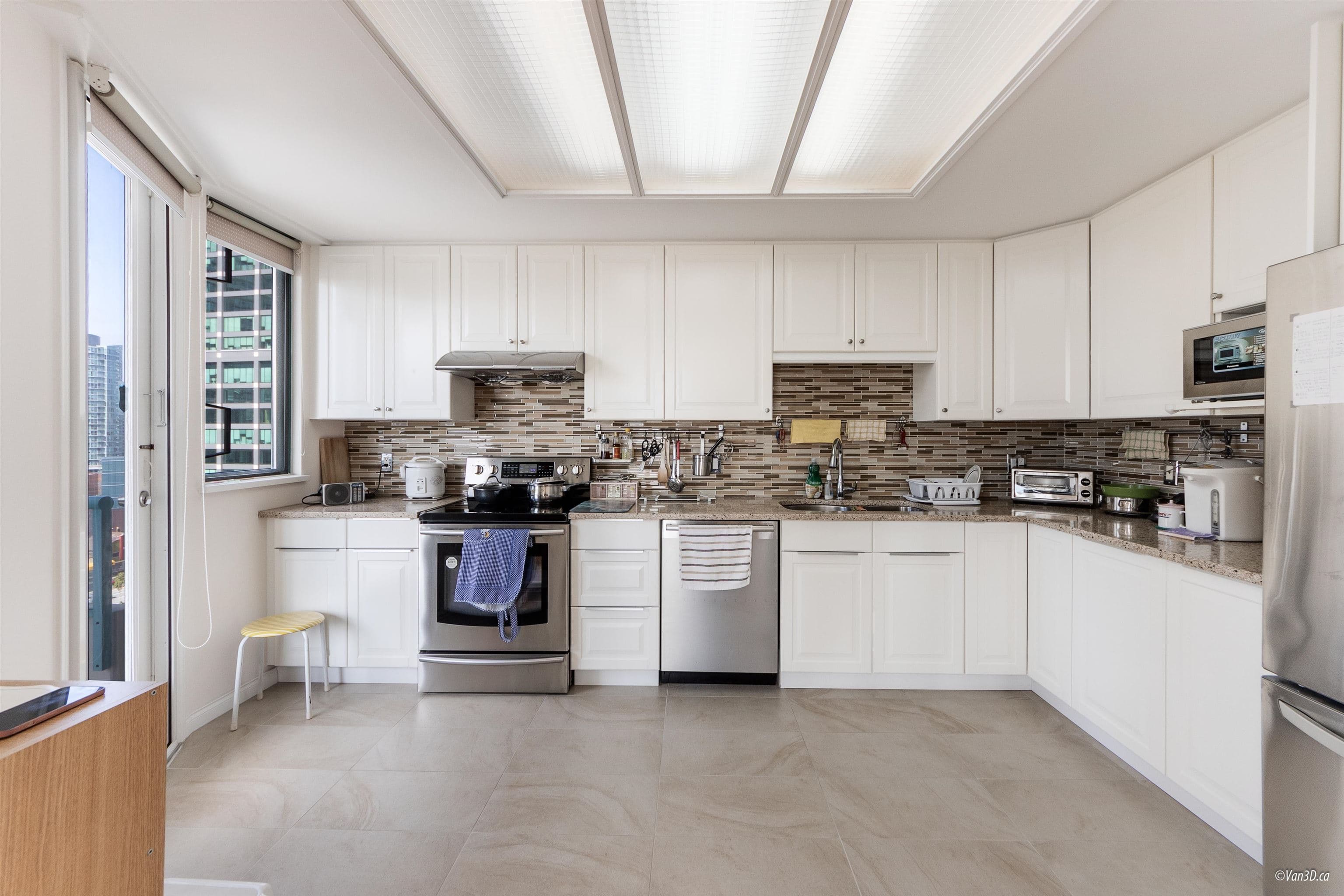 1402 - 4603 Hazel Street, Burnaby, V5H 4N1 — photo 4