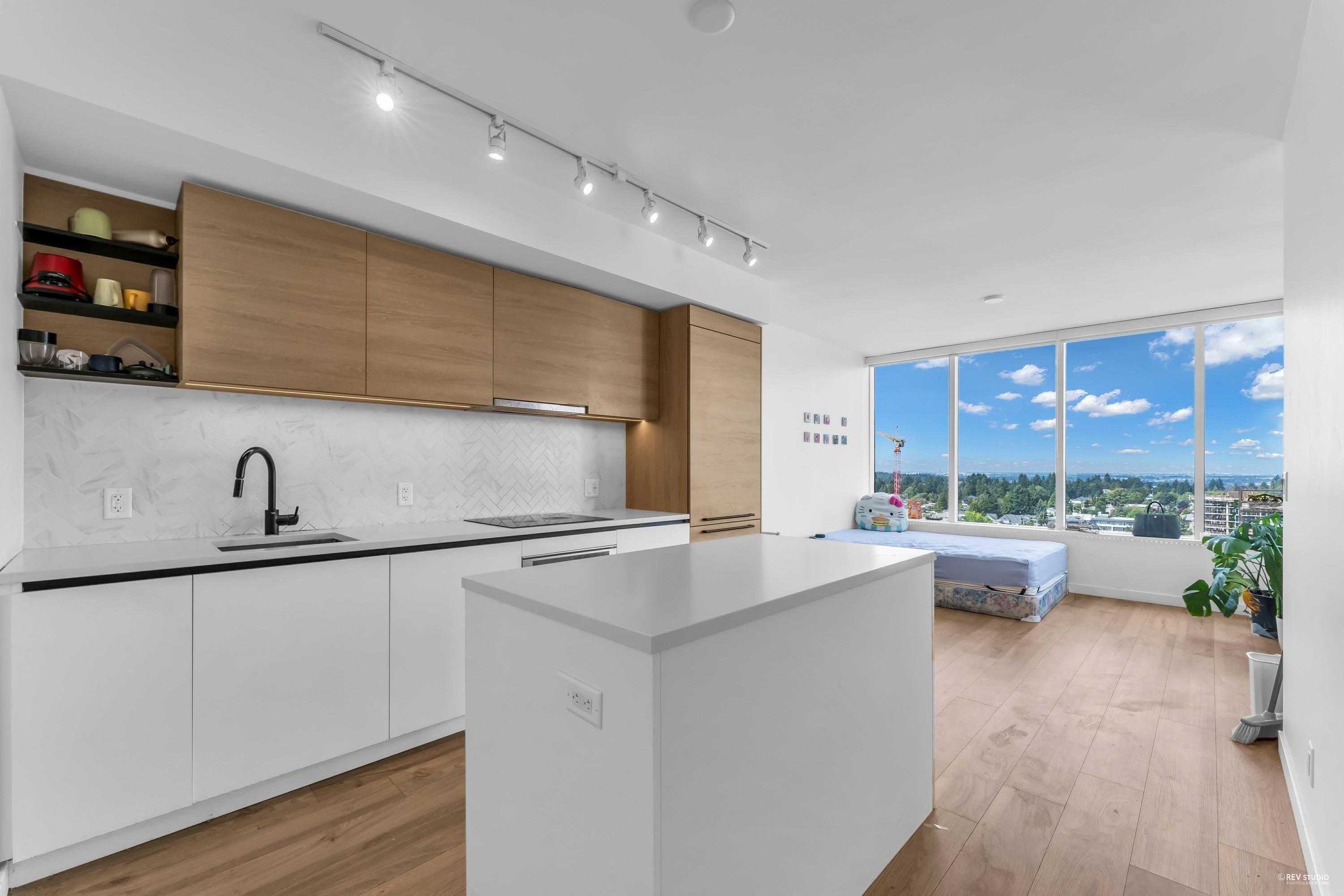 2001 - 10448 University Drive, Surrey, V3T 0S7 — photo 4